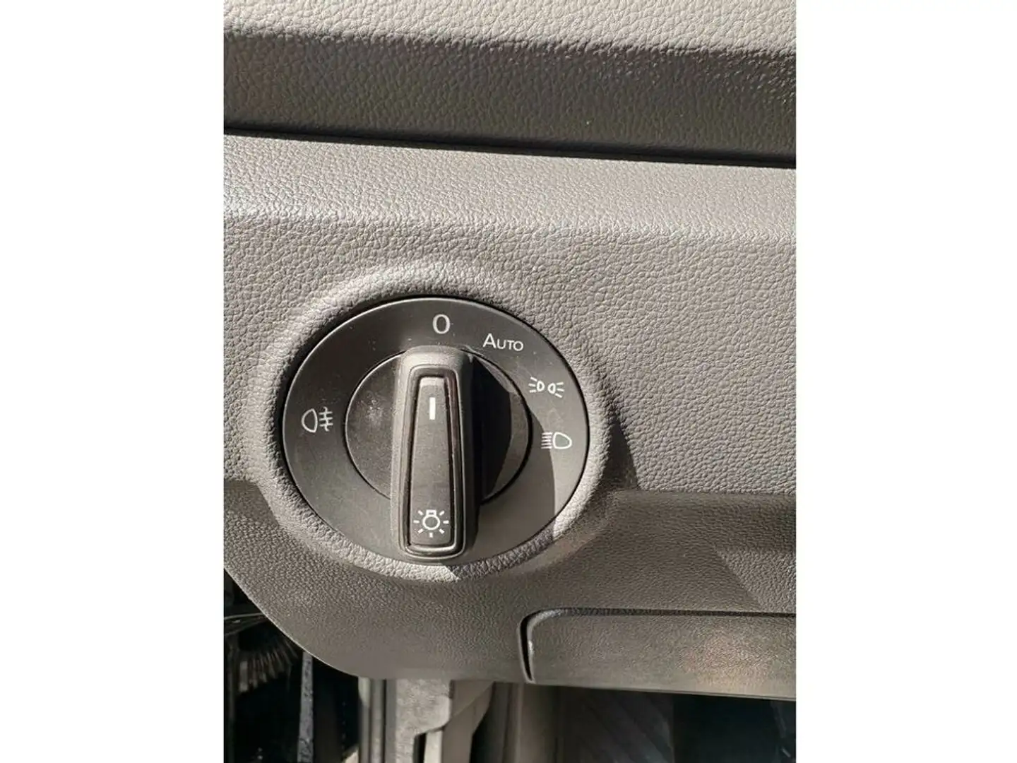 Volkswagen T-Roc Life 1,0 TSI Schwarz - 2