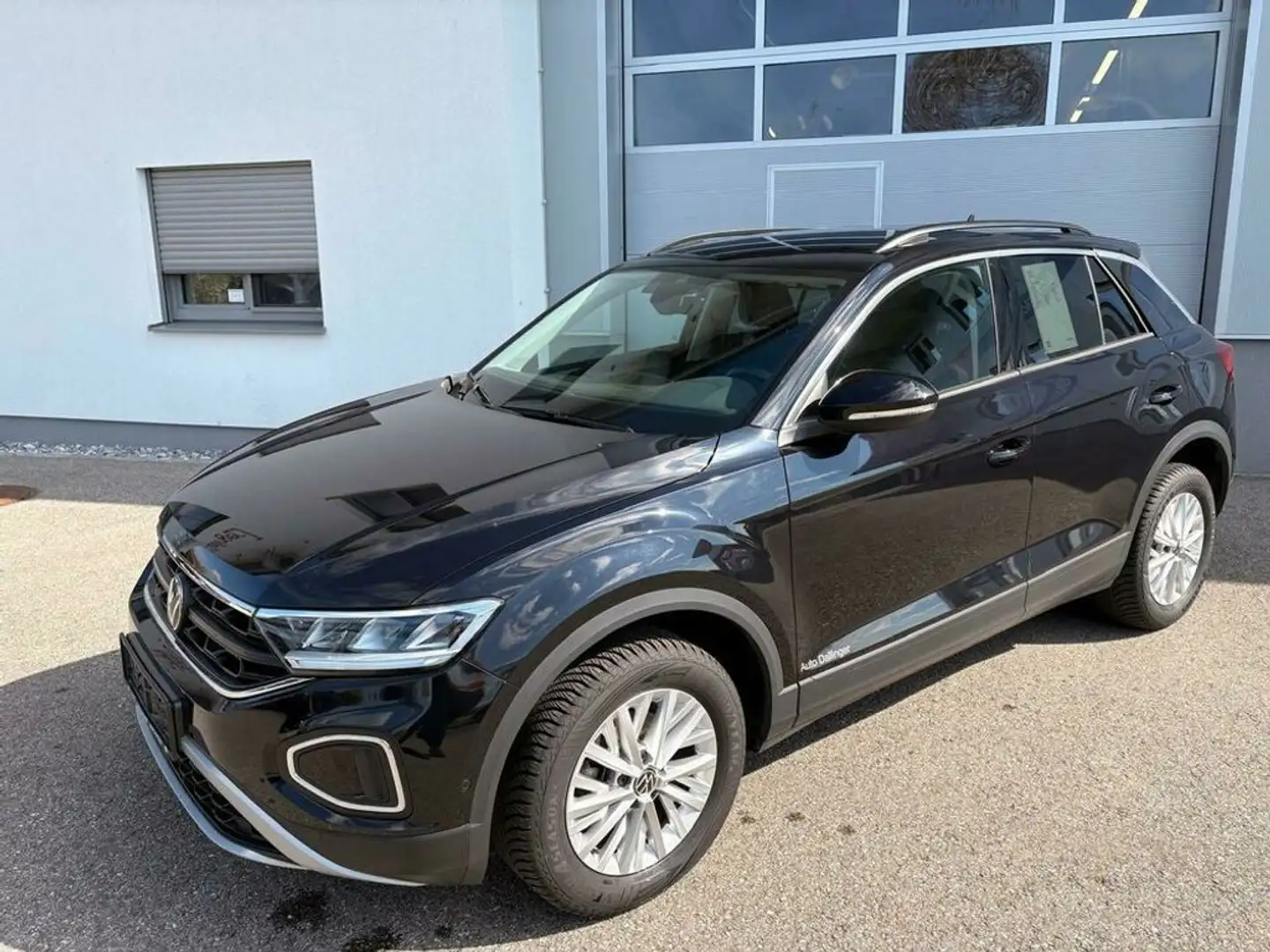 Volkswagen T-Roc Life 1,0 TSI Schwarz - 1