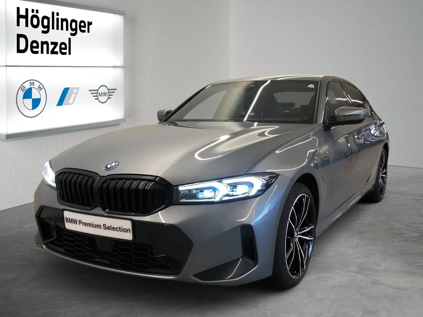 BMW 330 e xDrive Grau - 1