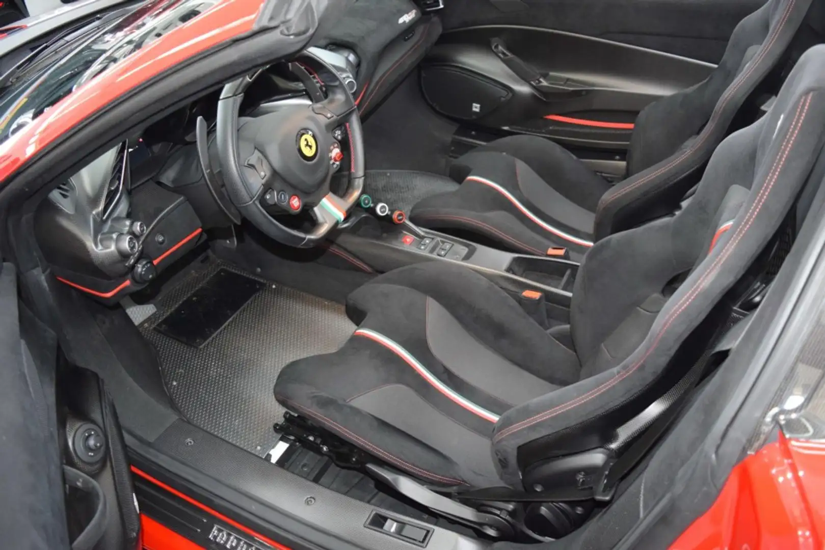 Ferrari 488 Pista Spider Lifting Kamera JBL Rojo - 2