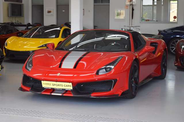 Imagine Ferrari 488 Pista Spider Lifting Kamera JBL
