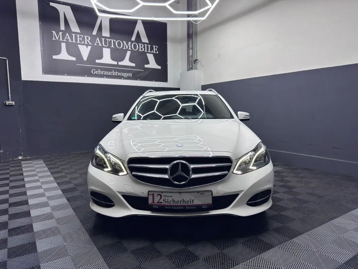 Mercedes-Benz E 200 T-Modell BlueEfficiency*LED*AHK*TEMP*LEDER Weiß - 2