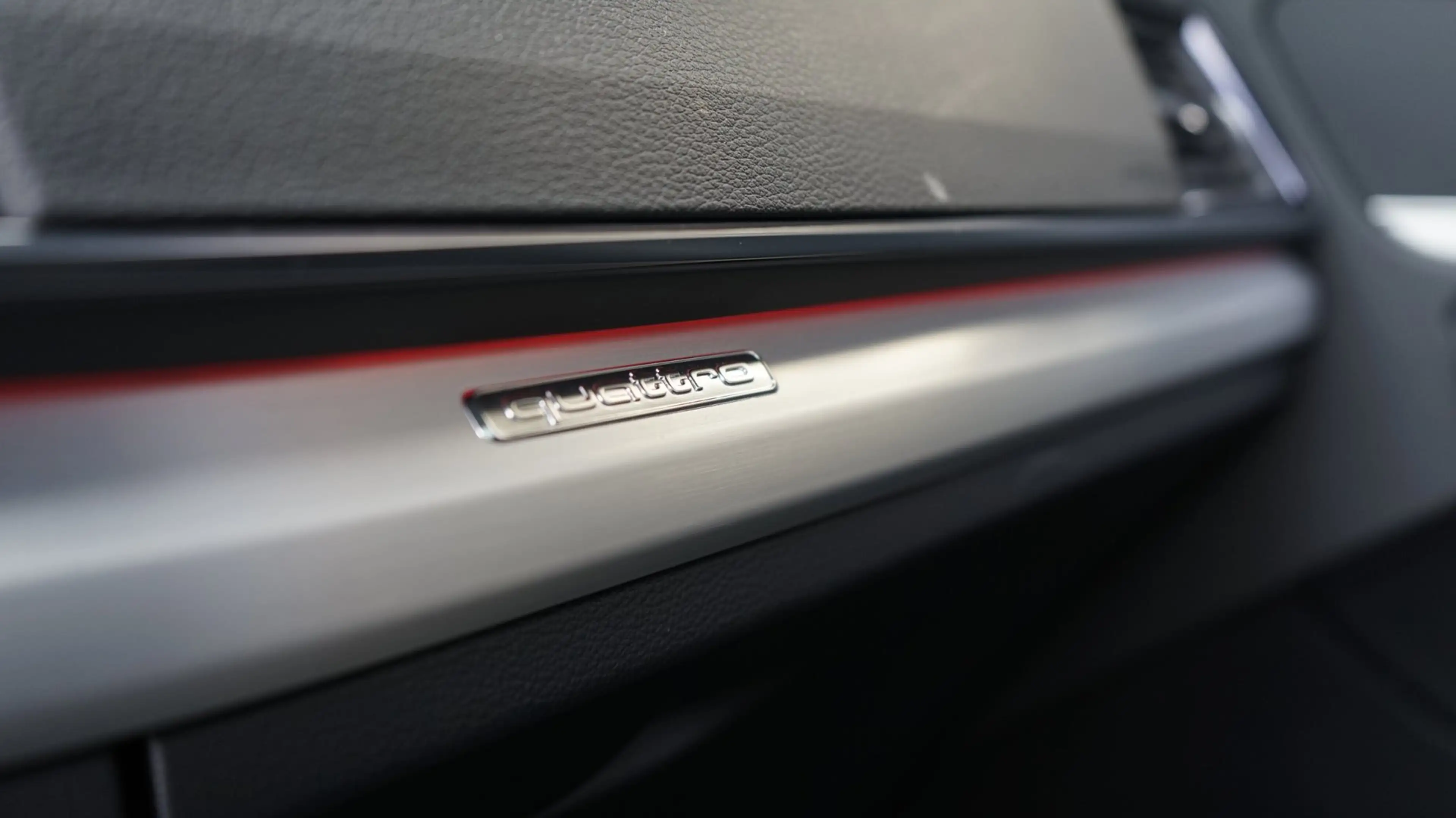 Audi Q5 55 TFSIe Quattro 3x S-Line Black Optik ACC-AMBIANC — photo 35