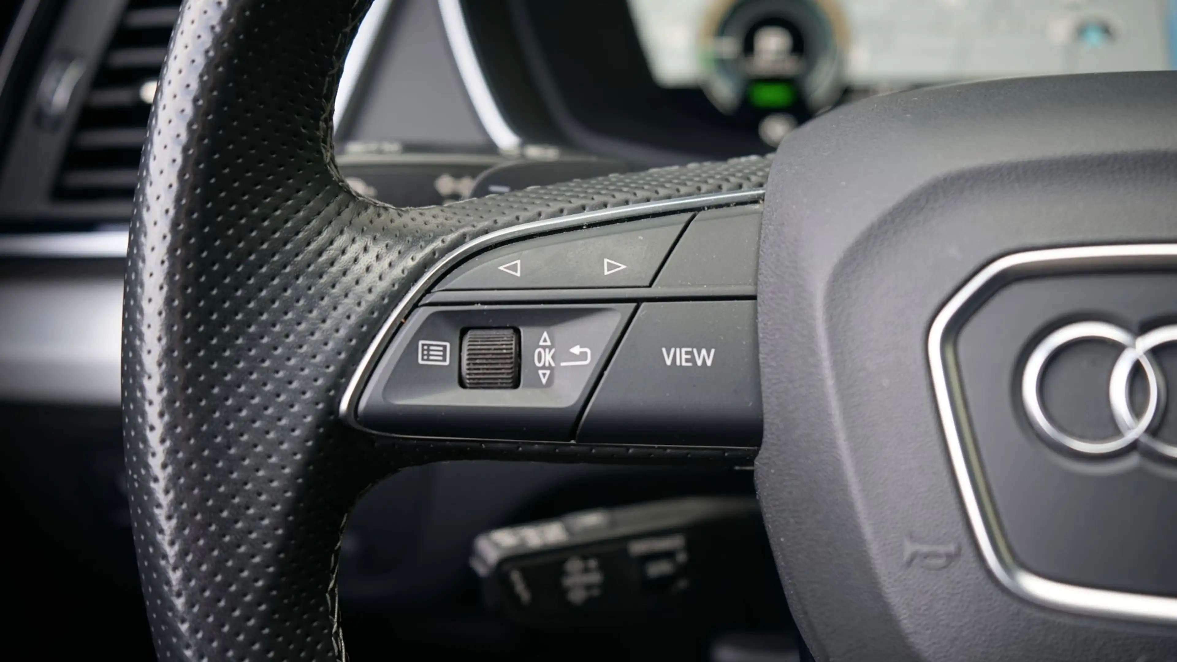 Audi Q5 55 TFSIe Quattro 3x S-Line Black Optik ACC-AMBIANC — photo 21