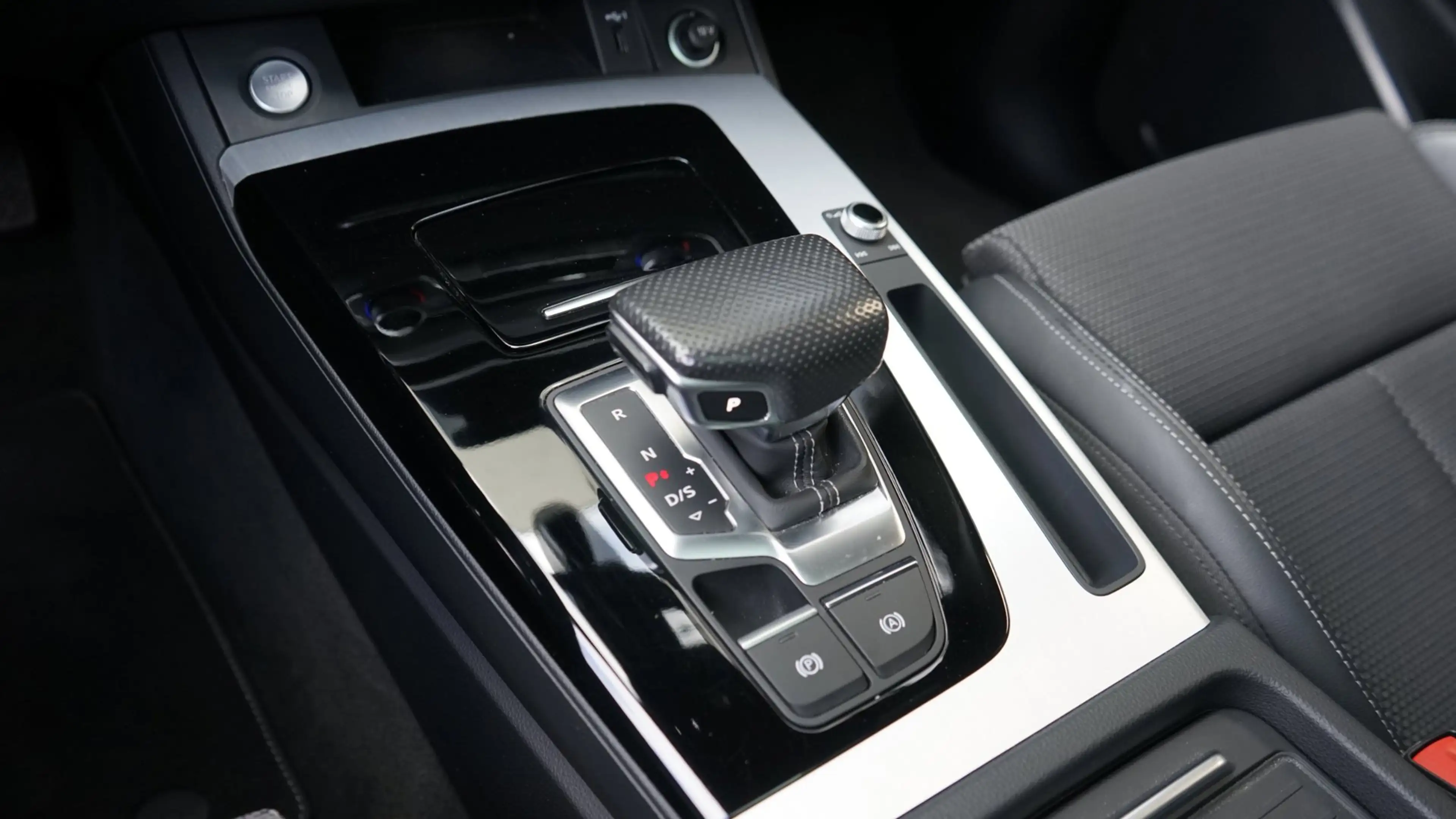 Audi Q5 55 TFSIe Quattro 3x S-Line Black Optik ACC-AMBIANC — photo 37