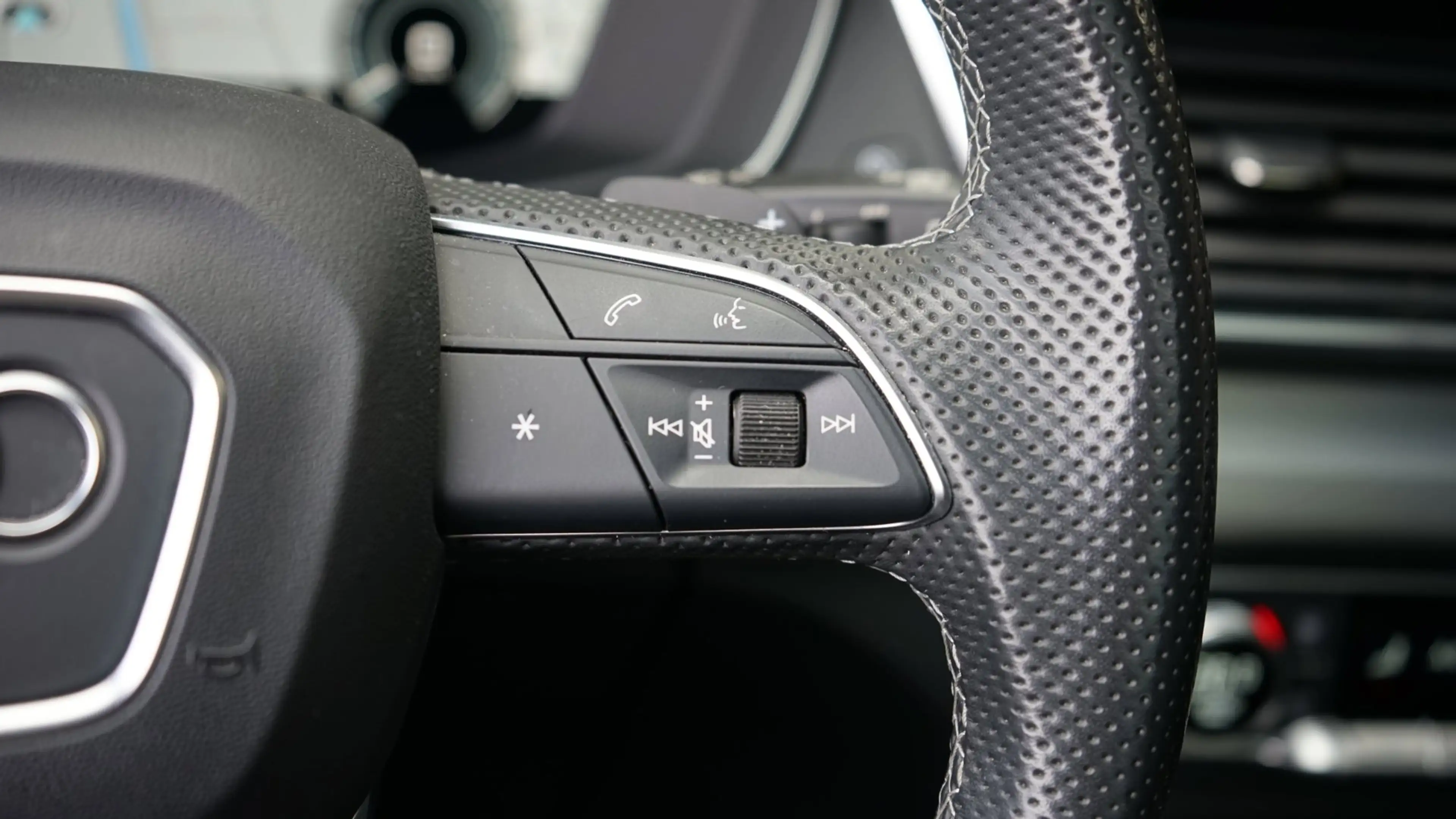 Audi Q5 55 TFSIe Quattro 3x S-Line Black Optik ACC-AMBIANC — photo 23