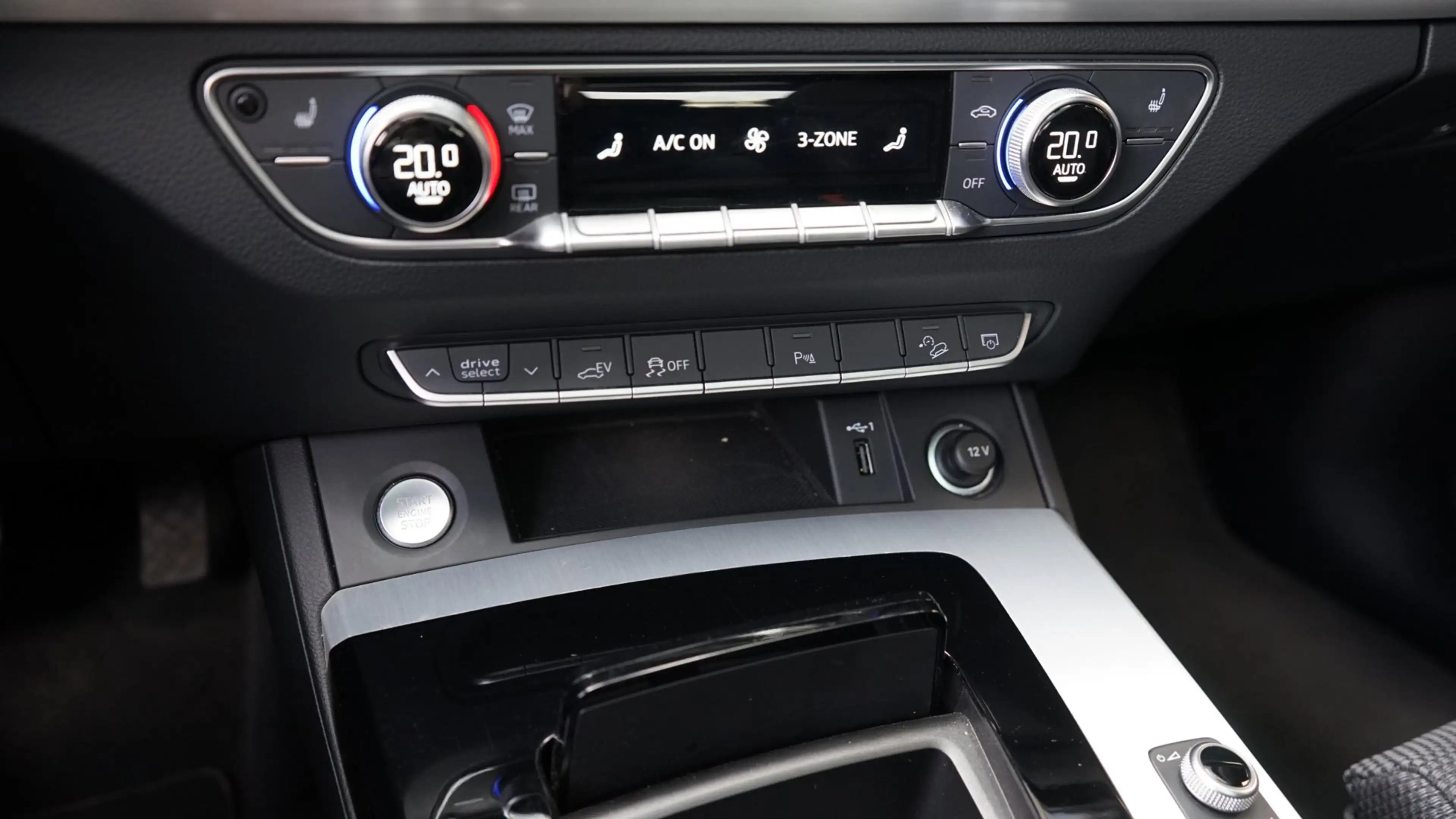 Audi Q5 55 TFSIe Quattro 3x S-Line Black Optik ACC-AMBIANC — photo 36