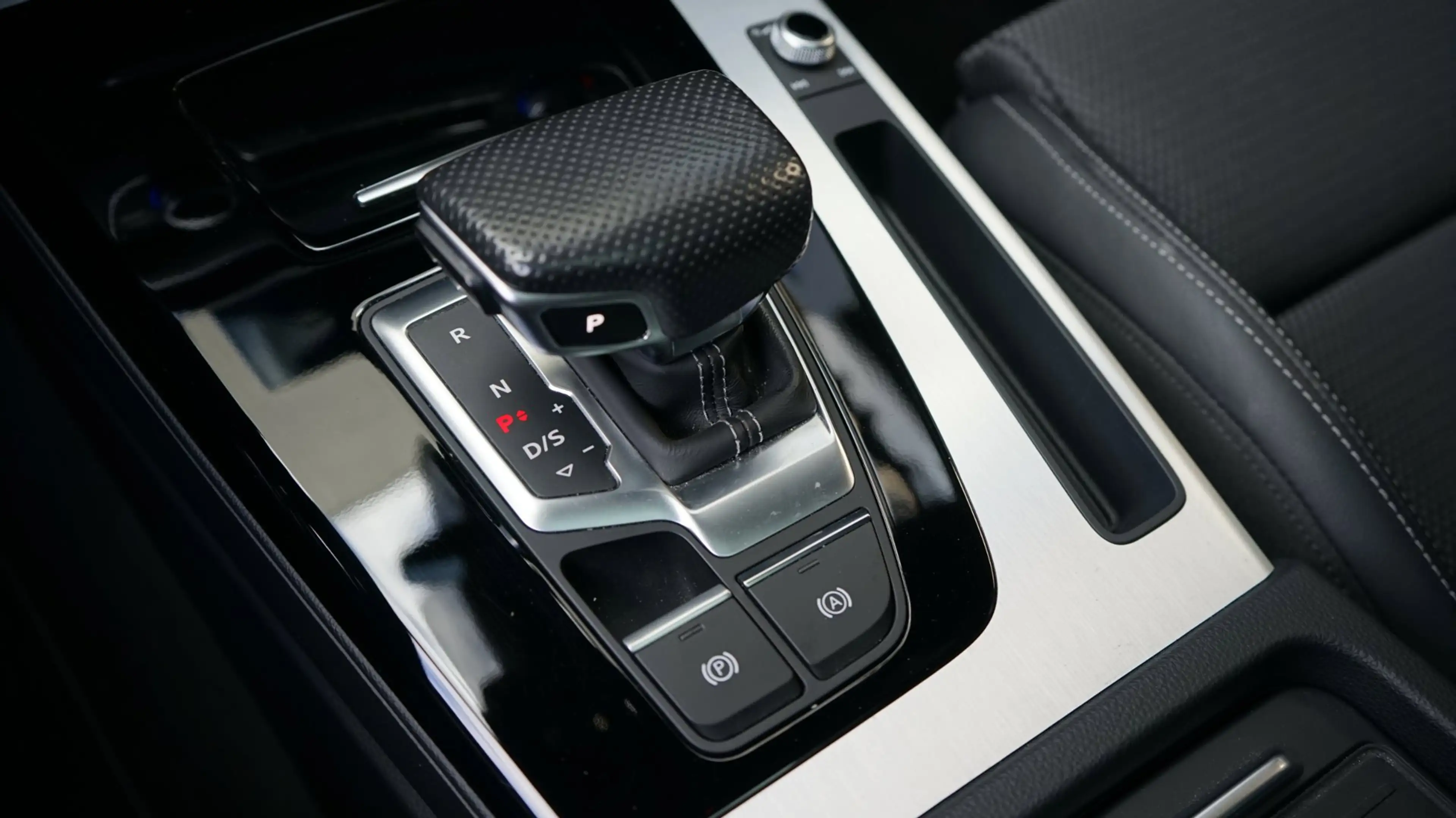 Audi Q5 55 TFSIe Quattro 3x S-Line Black Optik ACC-AMBIANC — photo 38