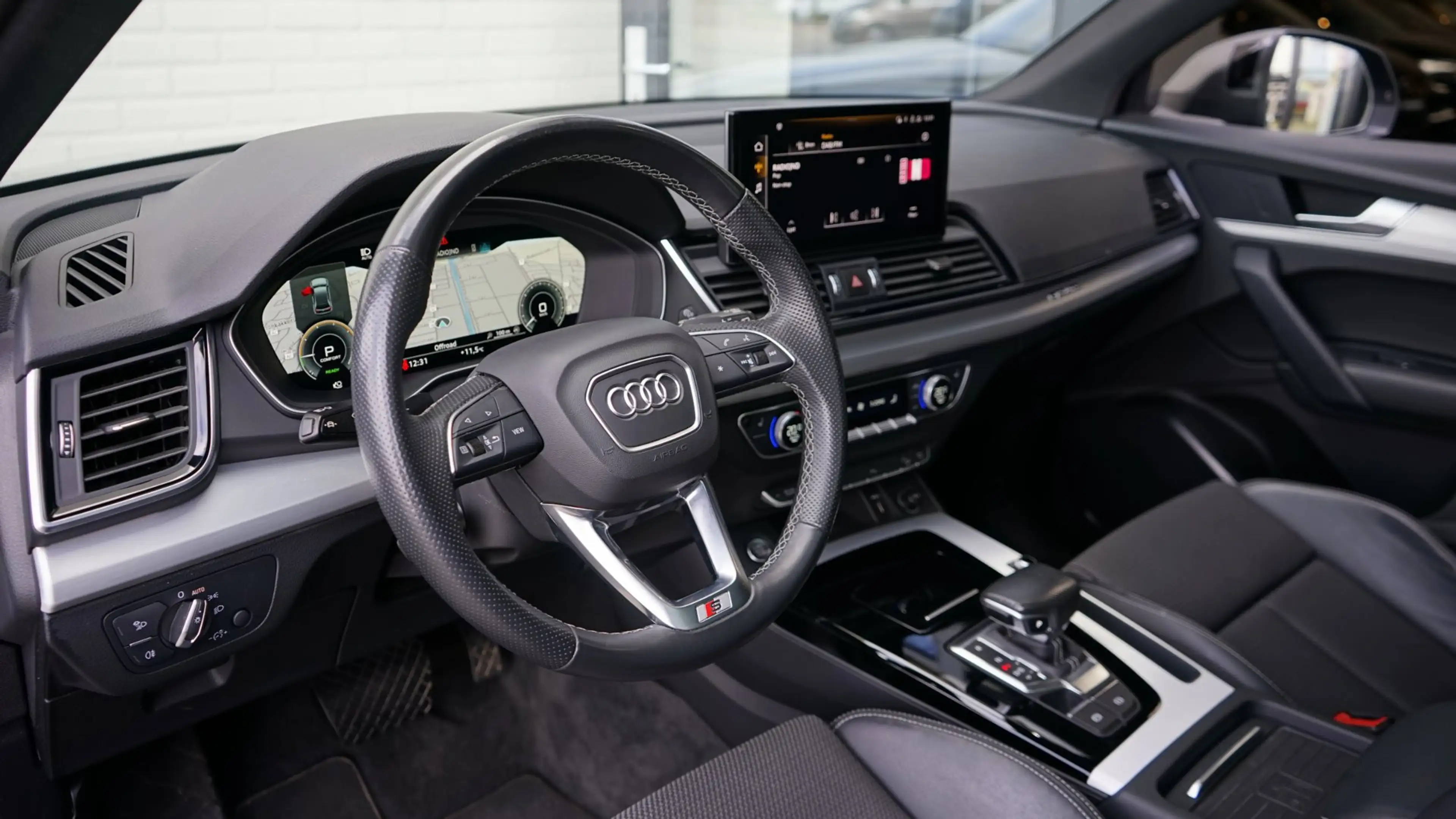 Audi Q5 55 TFSIe Quattro 3x S-Line Black Optik ACC-AMBIANC — photo 2