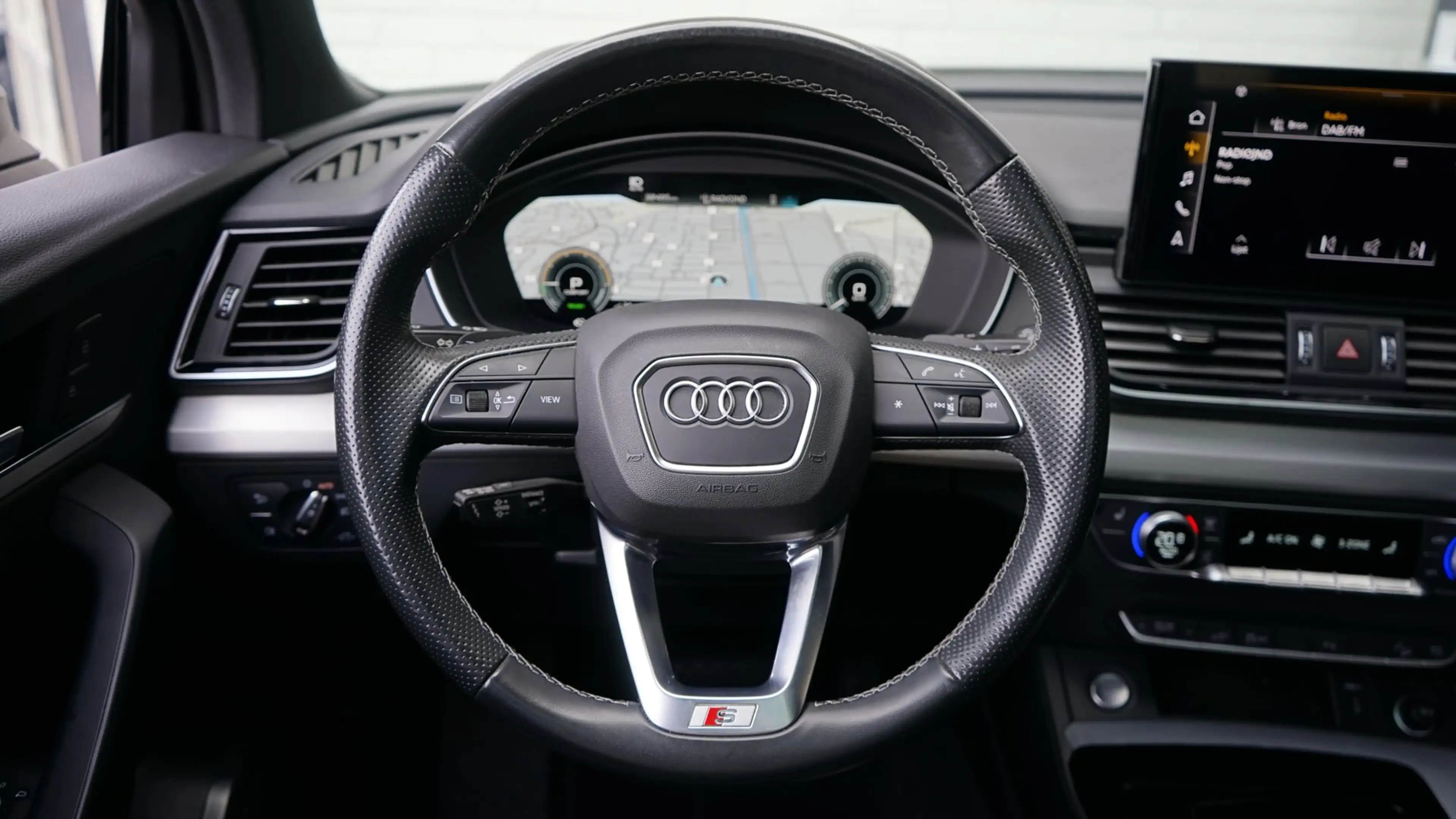 Audi Q5 55 TFSIe Quattro 3x S-Line Black Optik ACC-AMBIANC — photo 18