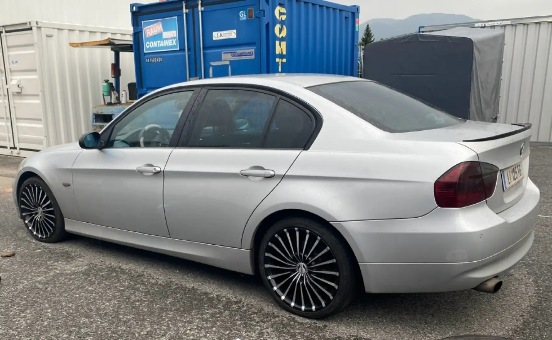 BMW 318 BMW 318d (E90) mit Vollausstattung - Preis VB Silber - 2