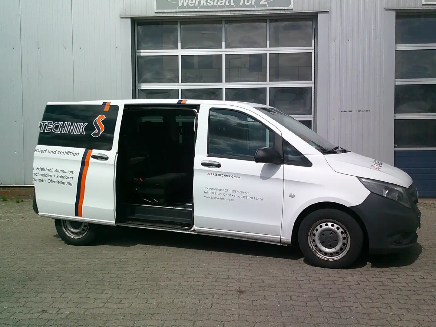 Mercedes-Benz Vito Tourer 116 CDI BT Pro kompakt Aut. AHK Navi 5-Sitz Weiß - 2