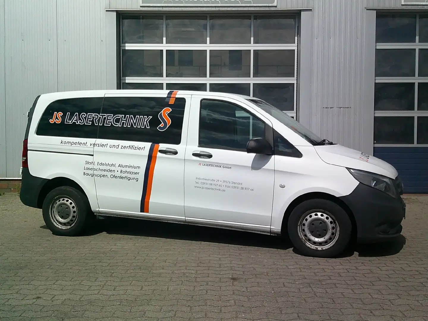 Mercedes-Benz Vito Tourer 116 CDI BT Pro kompakt Aut. AHK Navi 5-Sitz Weiß - 1