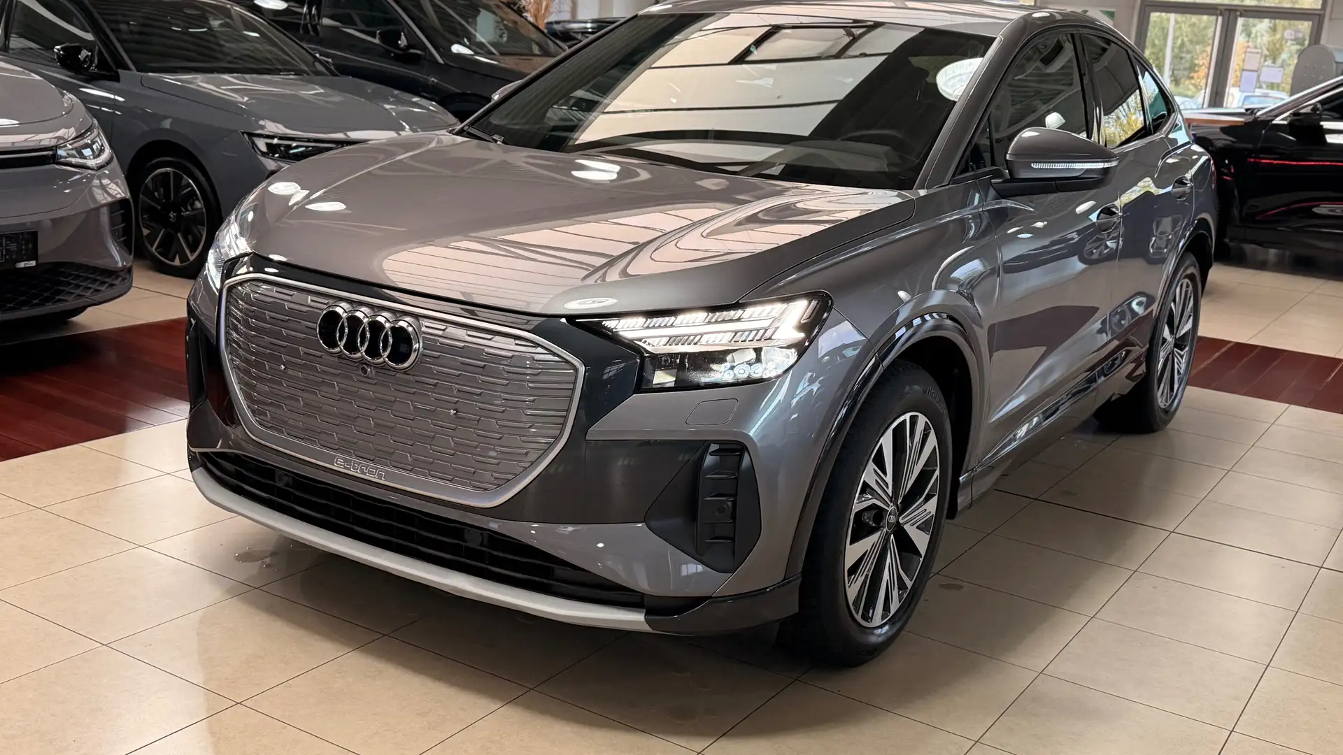 Audi Q4 e-tron ⚡️ Matrix LED | ACC|Leder|Warmtepomp |7268 km! Grau - 1
