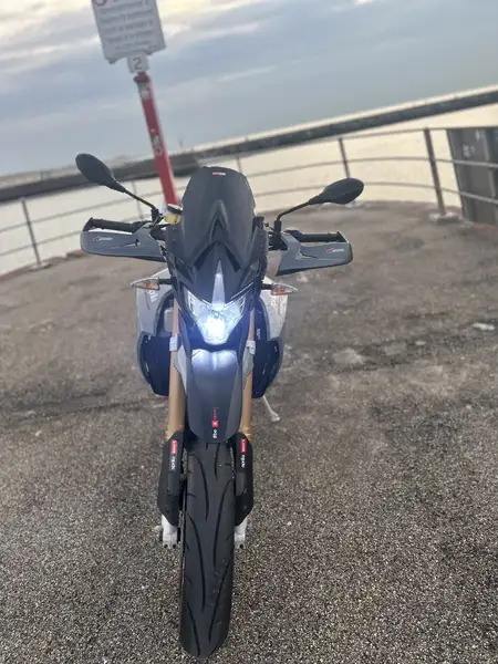 Aprilia Dorsoduro - foto 2