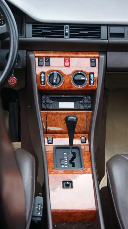 Mercedes-Benz CE 230 TÜV NEU Mercedes-Benz 230 CE W124 – ca. 64.000 km, foto 2