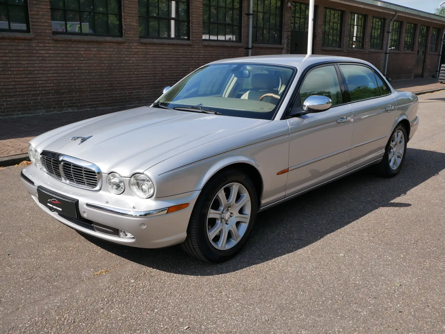 Jaguar XJ8 4.2 V8 Executive LWB Silber - 1