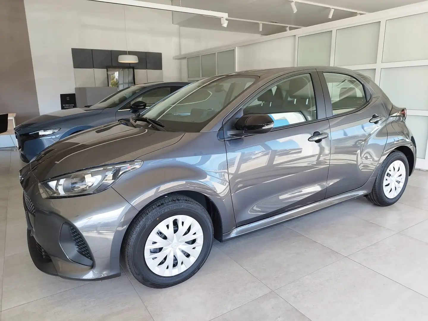 Mazda 2 2 1.5 vvt full hybrid Prime Line e-cvt Grigio - 2