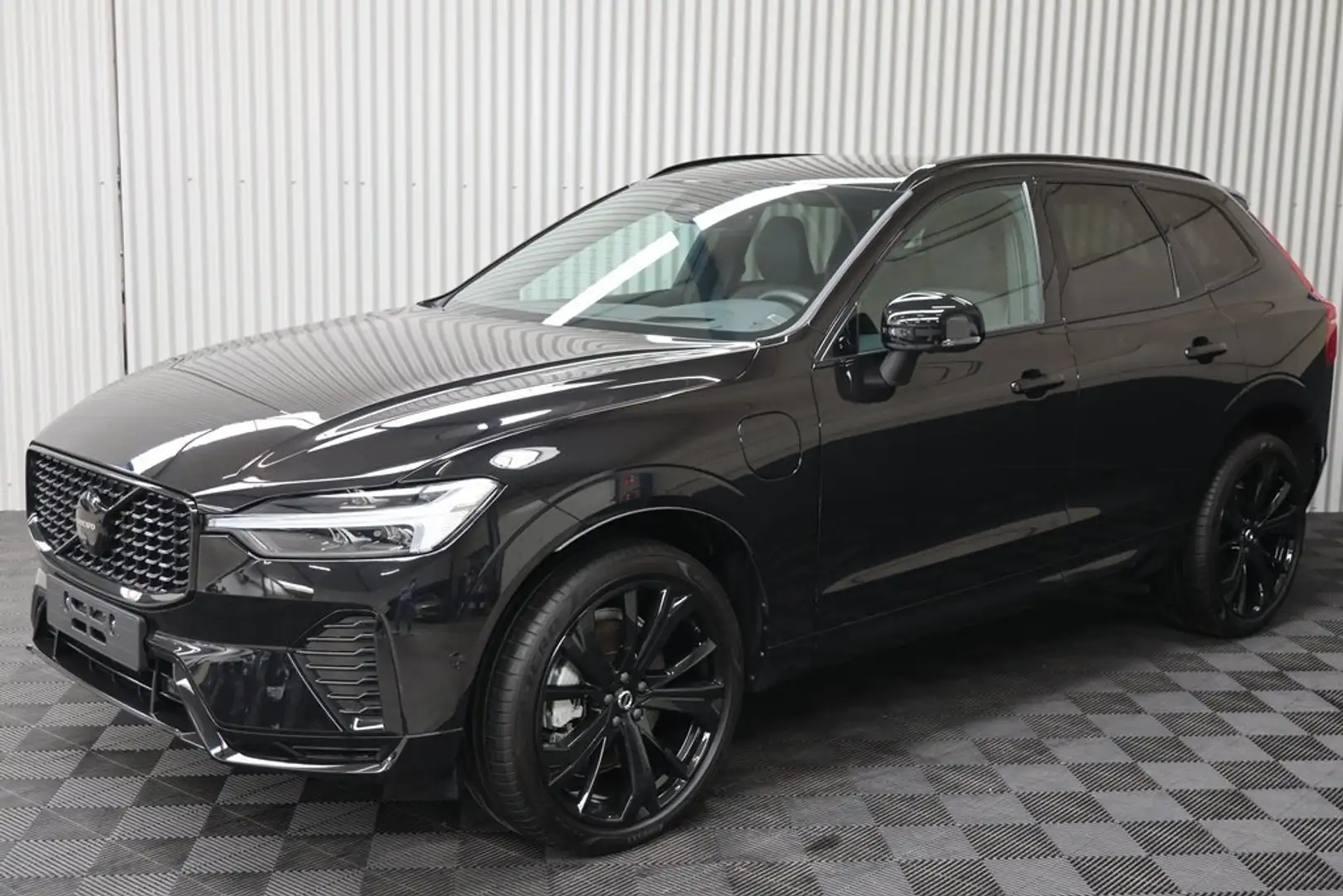 Volvo XC60 T6 Recharge Plug-in Hybride AWD Plus Black Edition Zwart - 1