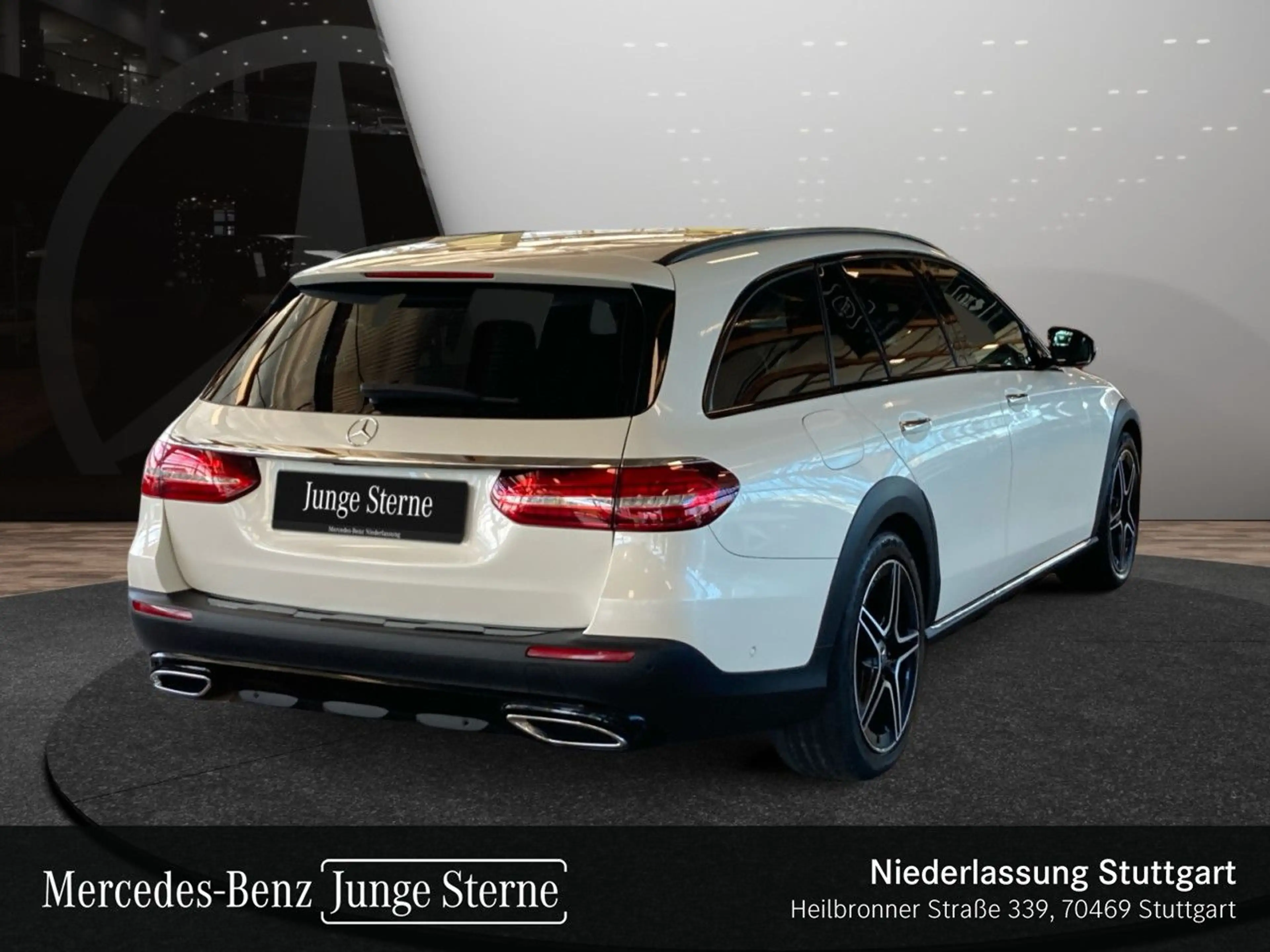 Mercedes-Benz E 400 d T 4M AVANTG+NIGHT+PANO+360+AHK+LED+FAHRASS — photo 6