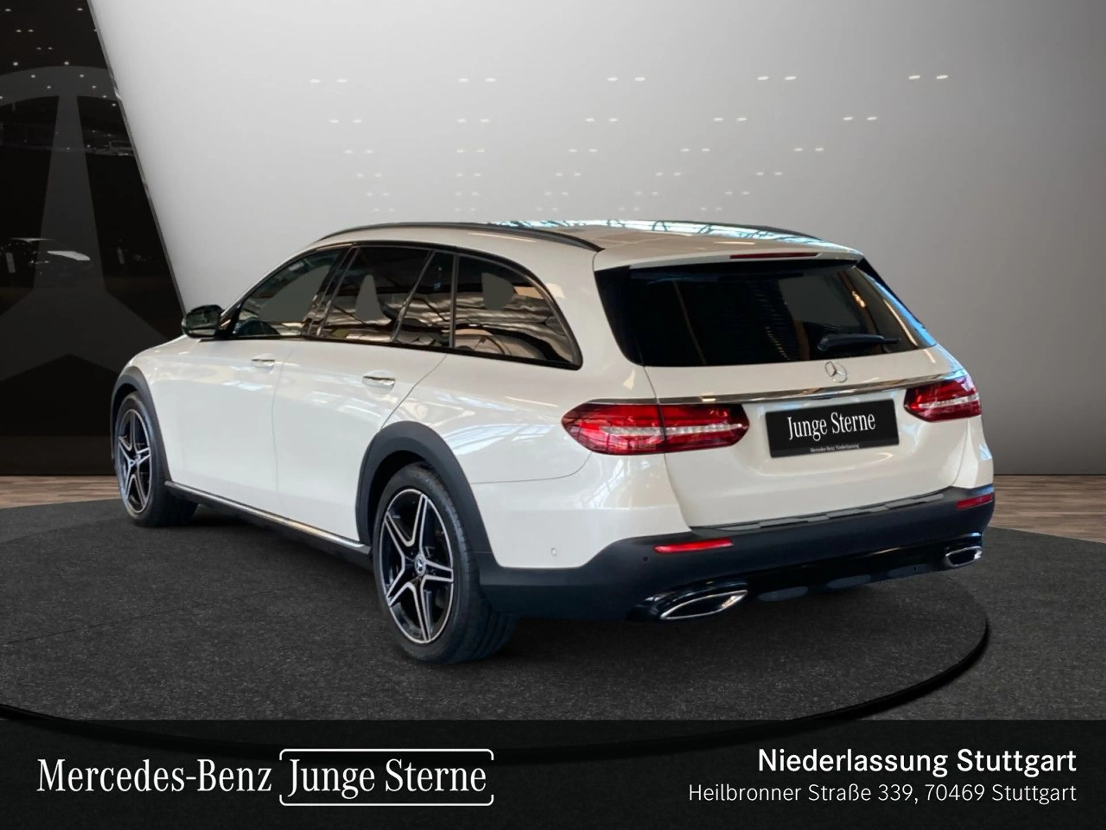 Mercedes-Benz E 400 d T 4M AVANTG+NIGHT+PANO+360+AHK+LED+FAHRASS — photo 9