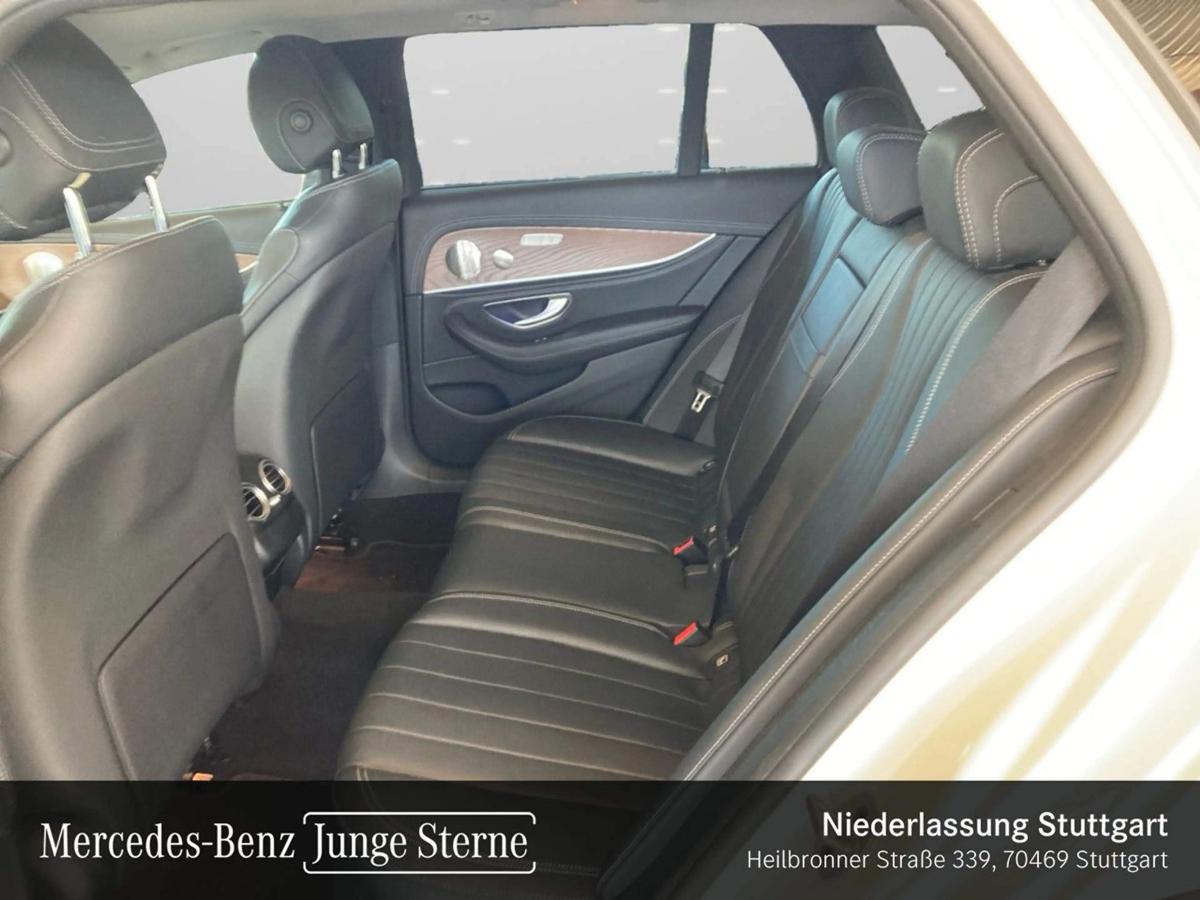 Mercedes-Benz E 400 d T 4M AVANTG+NIGHT+PANO+360+AHK+LED+FAHRASS — photo 11