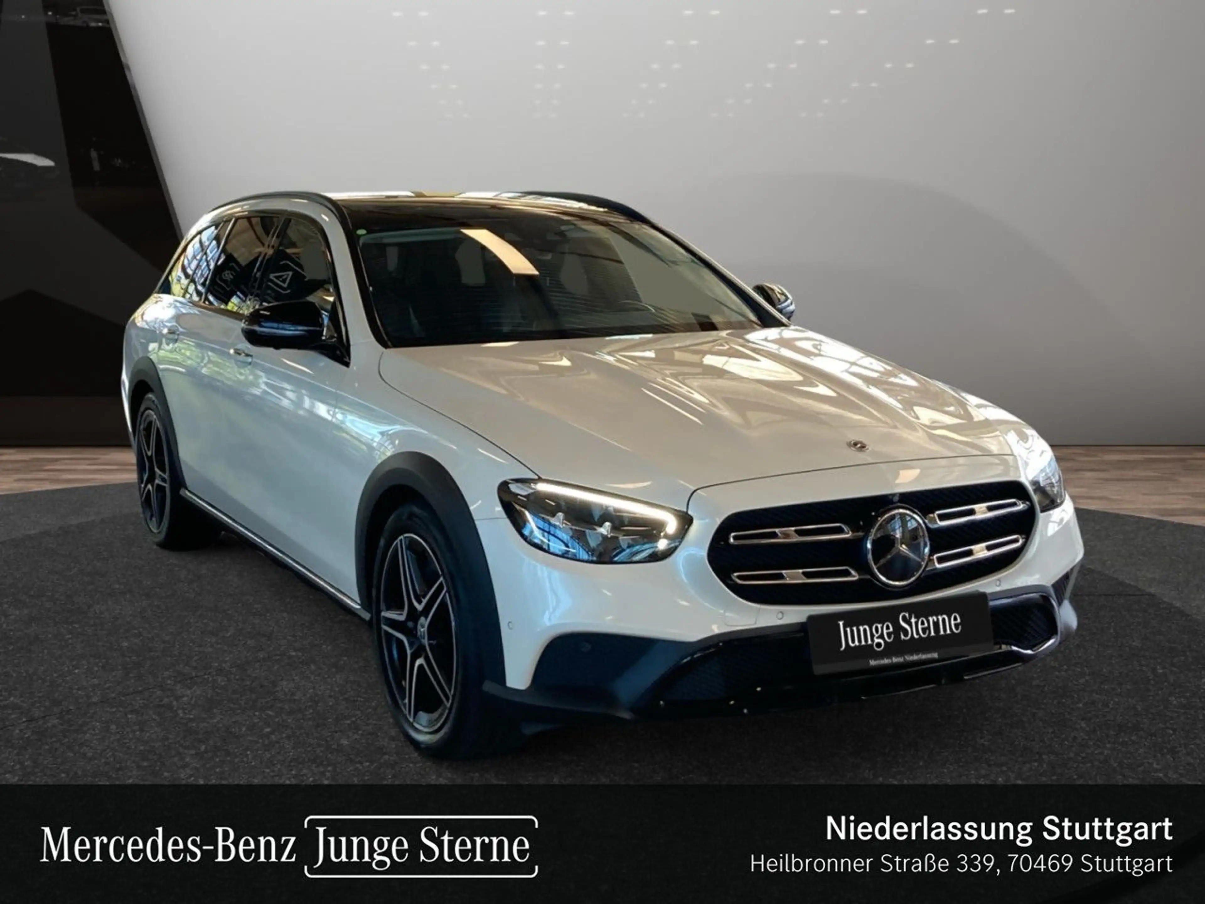 Mercedes-Benz E 400 d T 4M AVANTG+NIGHT+PANO+360+AHK+LED+FAHRASS — photo 4