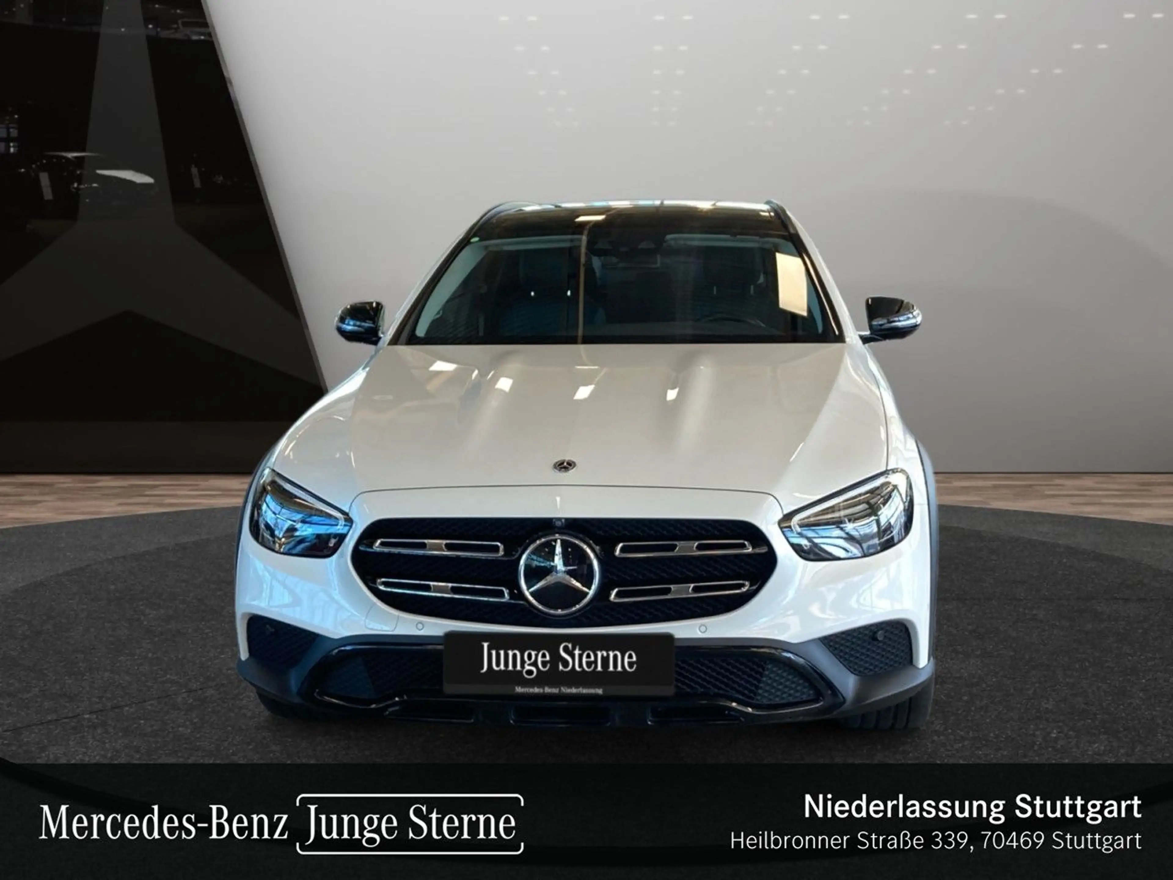 Mercedes-Benz E 400 d T 4M AVANTG+NIGHT+PANO+360+AHK+LED+FAHRASS — photo 3