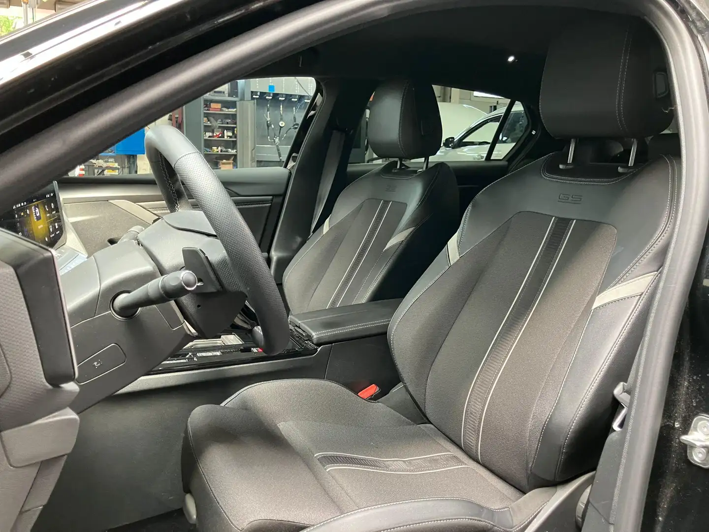 Opel Astra 1.2T GS automaat Noir - 2