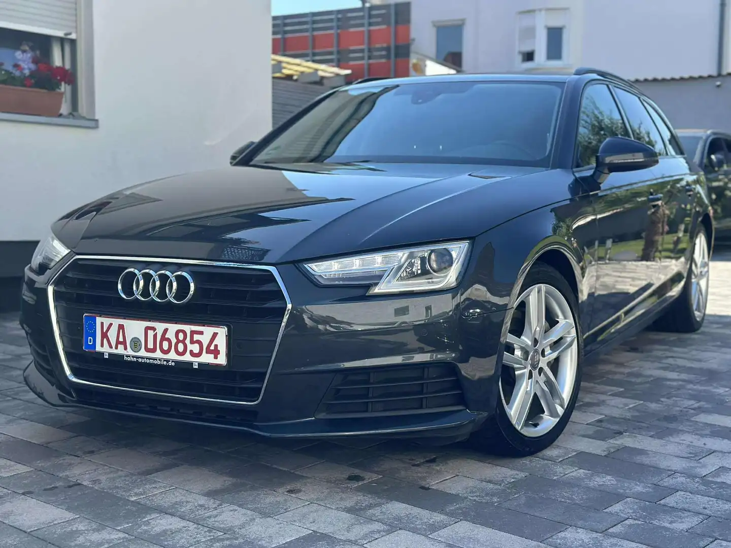 Audi A4 2,0 TDI Große NAVI Grau - 1