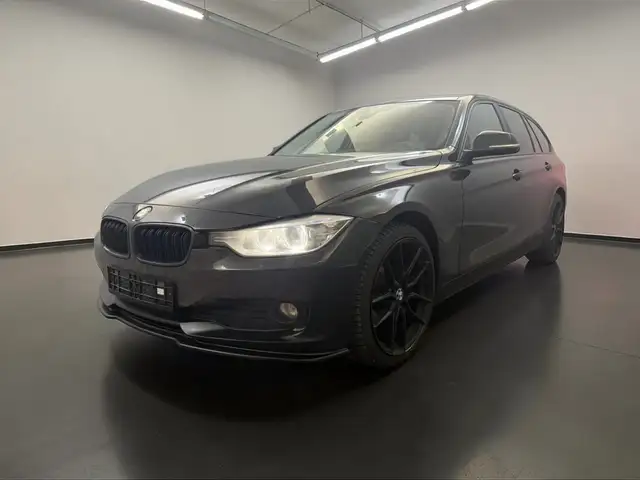 BMW 320 d Touring A*PANO*Bi-Xenon*Navi Gross*19 ZOLL