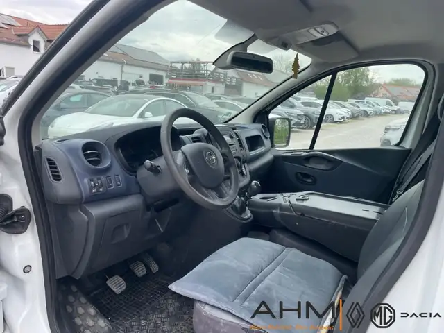 Opel Vivaro view 9