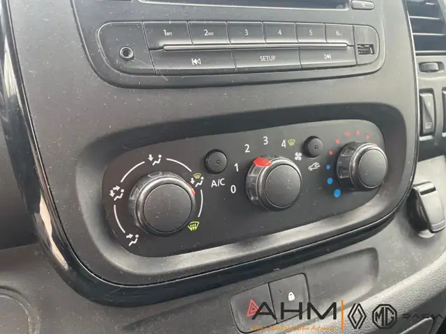 Opel Vivaro view 13
