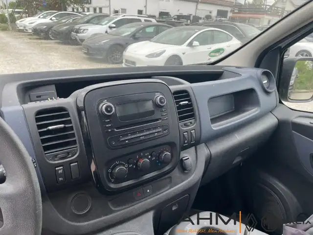 Opel Vivaro view 12
