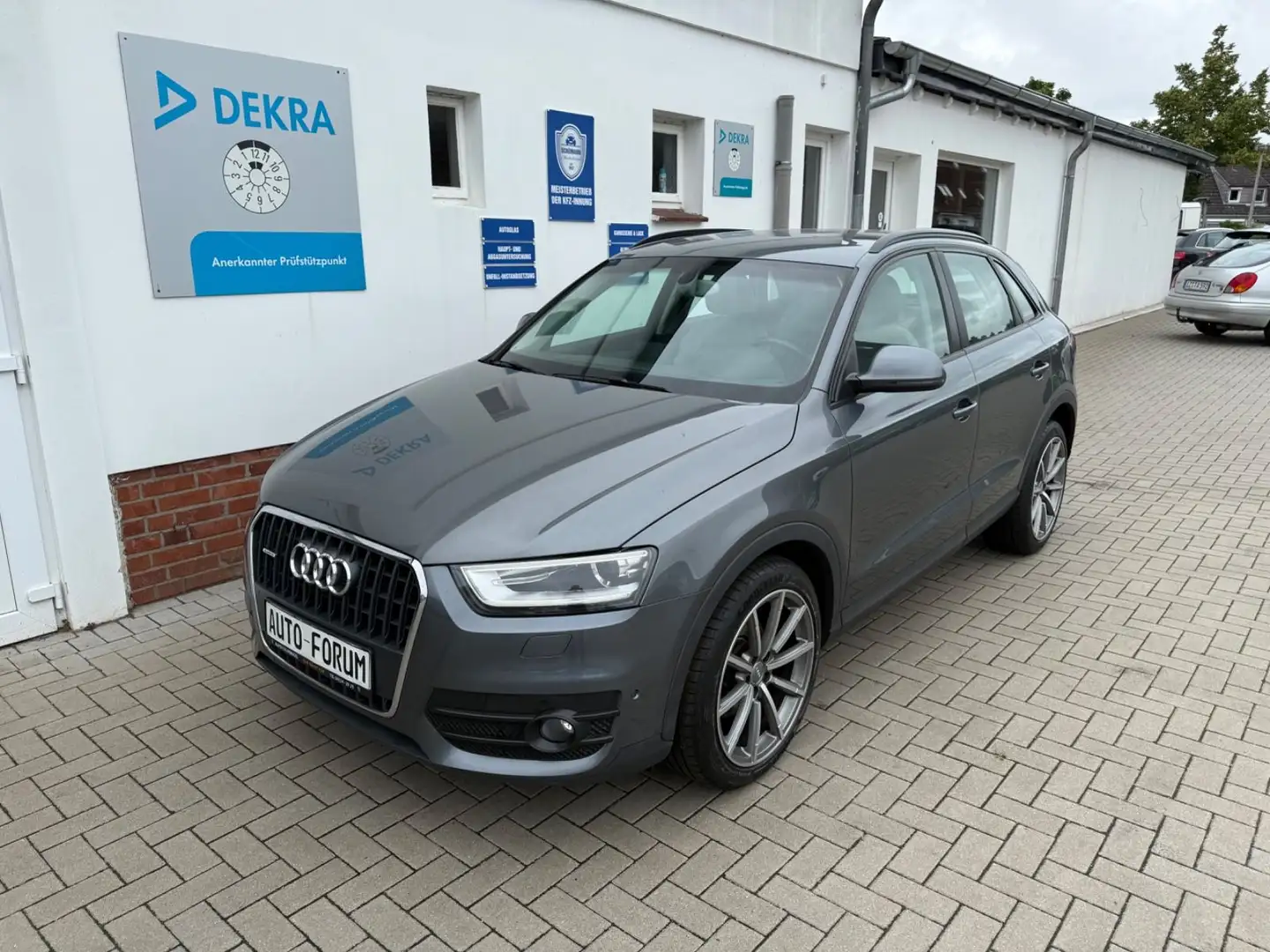 Audi Q3 2.0 TFSI Quattro*XENON*NAVI*AHK*ABT* Gris - 1