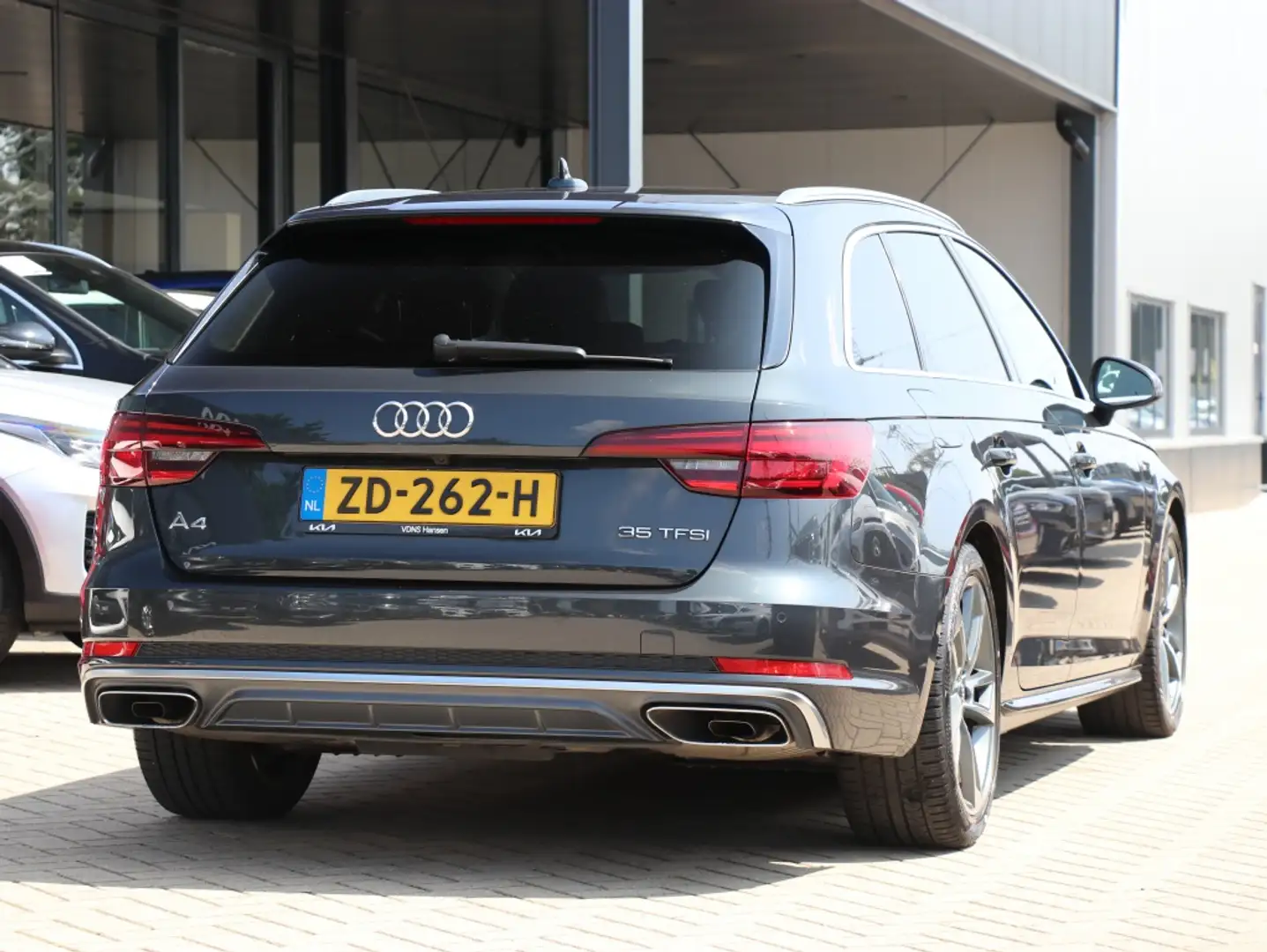 Audi A4 Avant 35 TFSI Sport S line edition I Navi I Half-l Grijs - 2