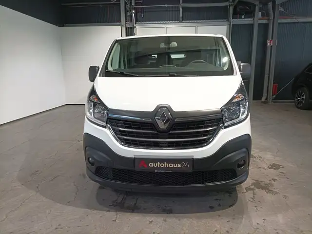 Renault Trafic view 2