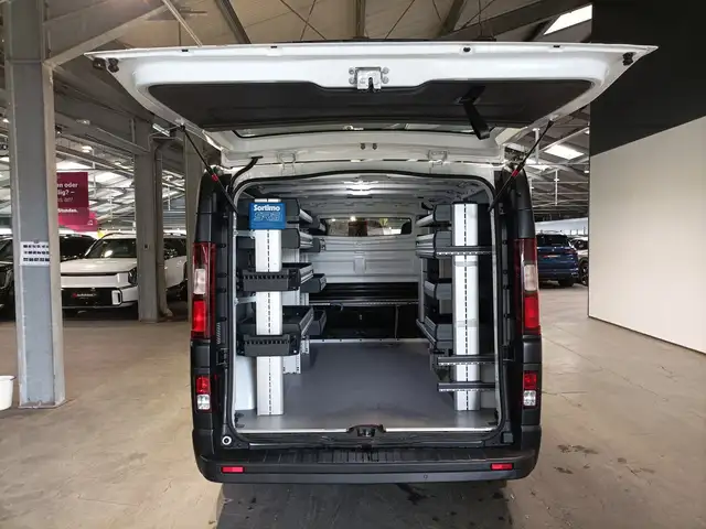 Renault Trafic view 6