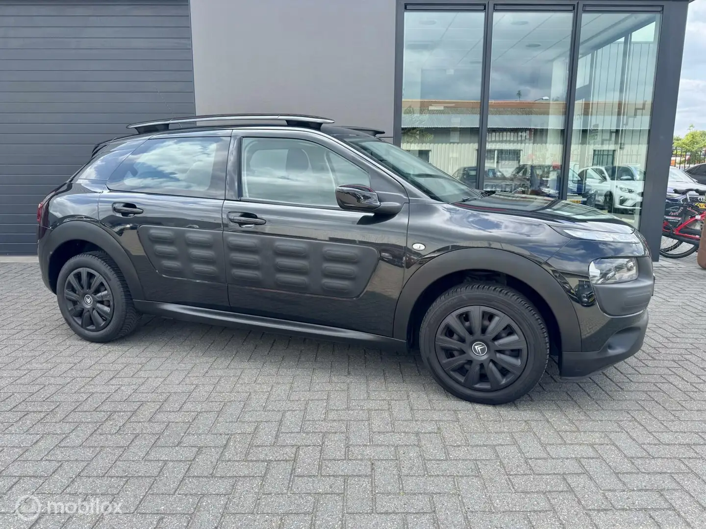 Citroen C4 Cactus 1.2 PureTech Business Schwarz - 2