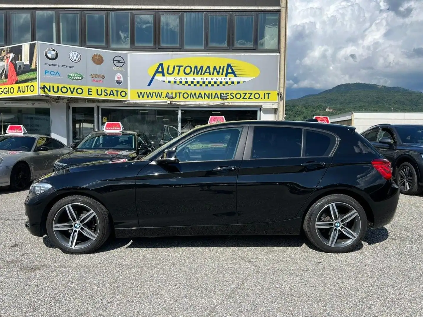BMW 118 i 5p. Urban Zwart - 1
