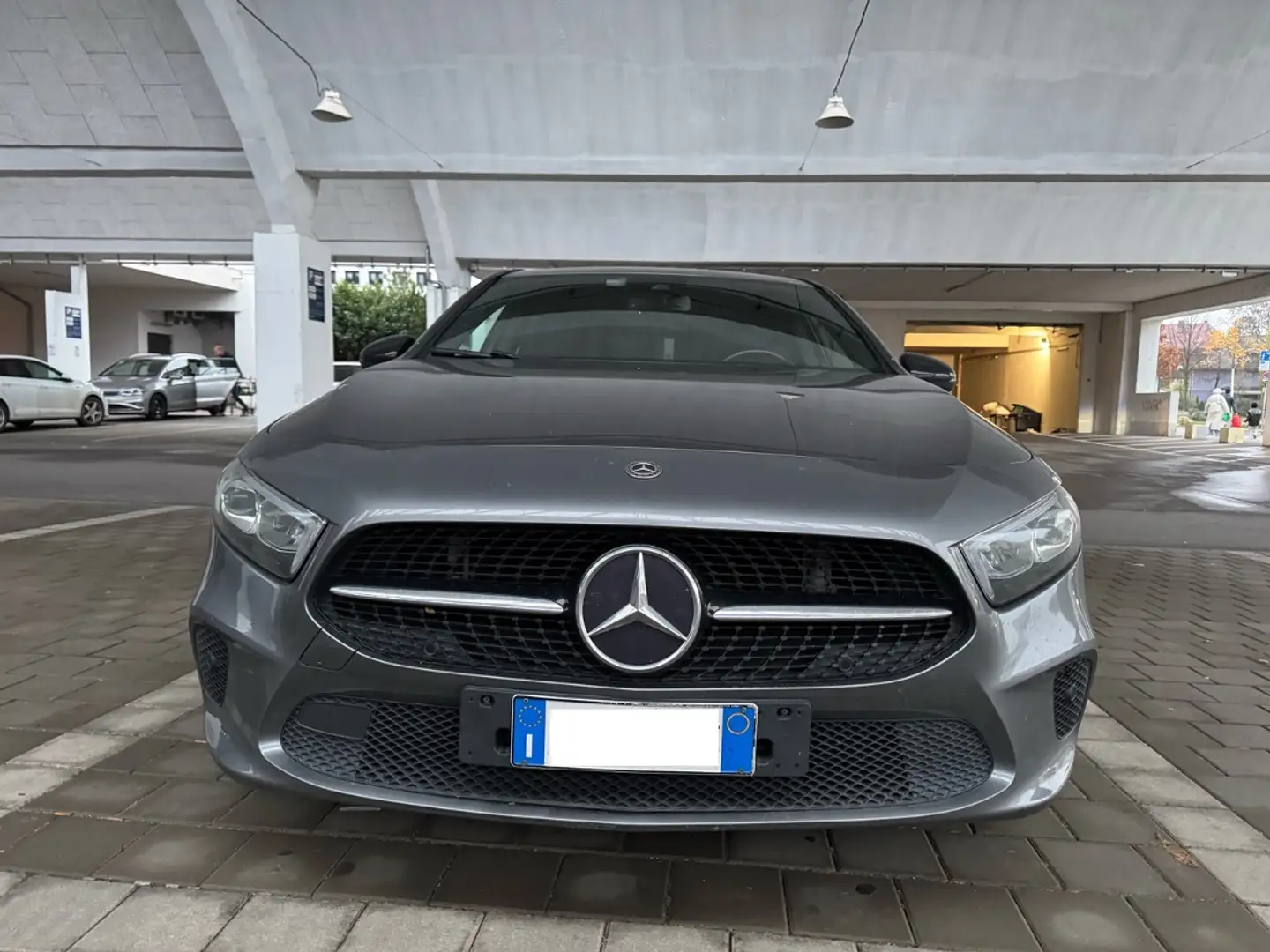 Mercedes-Benz 180 A 180d Sport auto Gri - 1