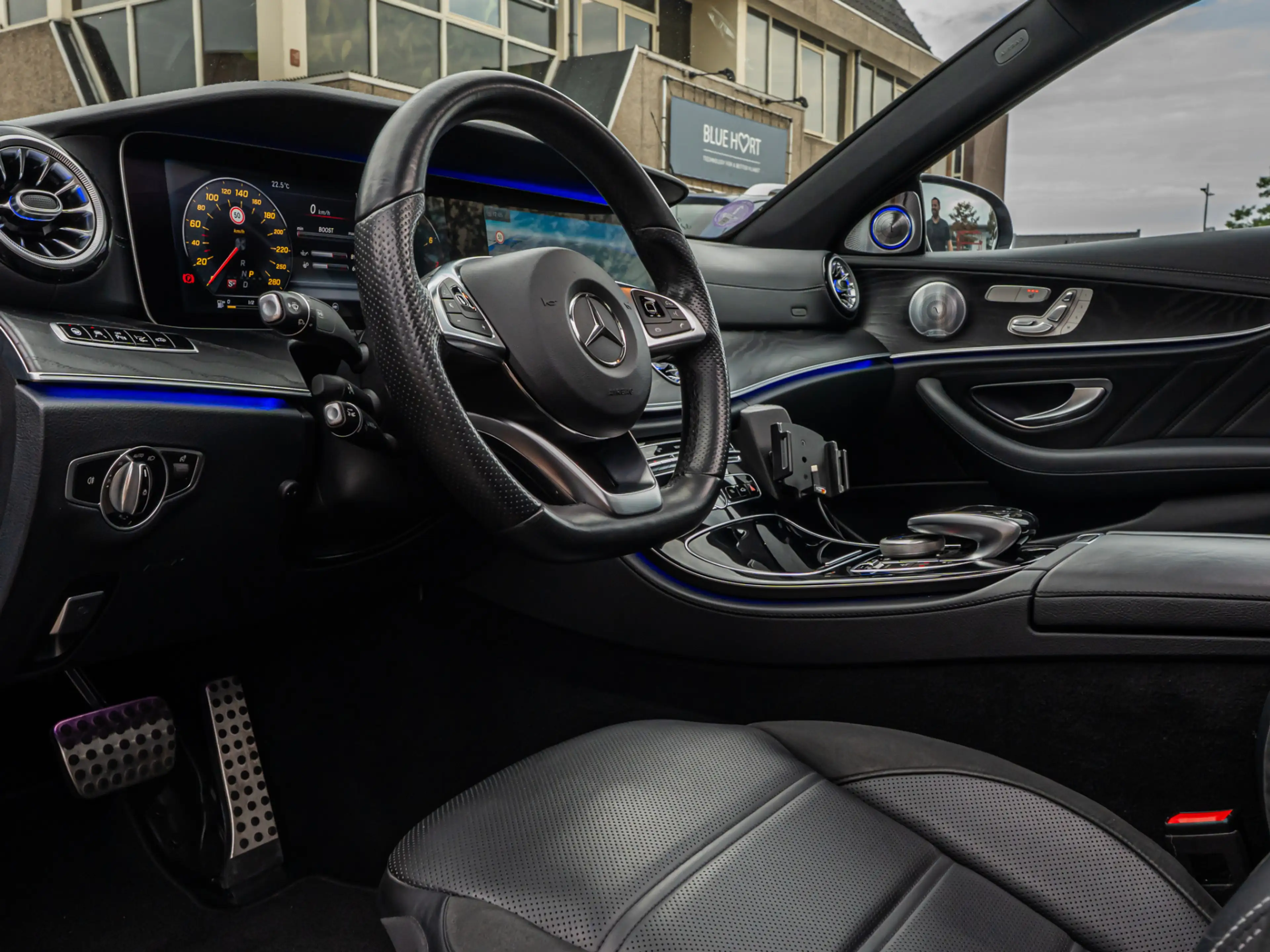 Mercedes-Benz E 43 AMG 4Matic Premium PANO 20 INCH 3D BURMESTER HUD 360 C — photo 34
