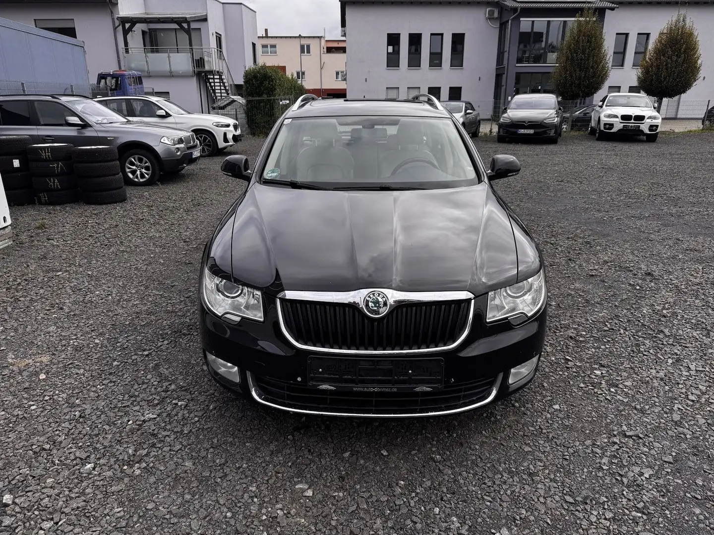 Skoda Superb Elegance Xenon PANO Navi SHZ v+h Negro - 2