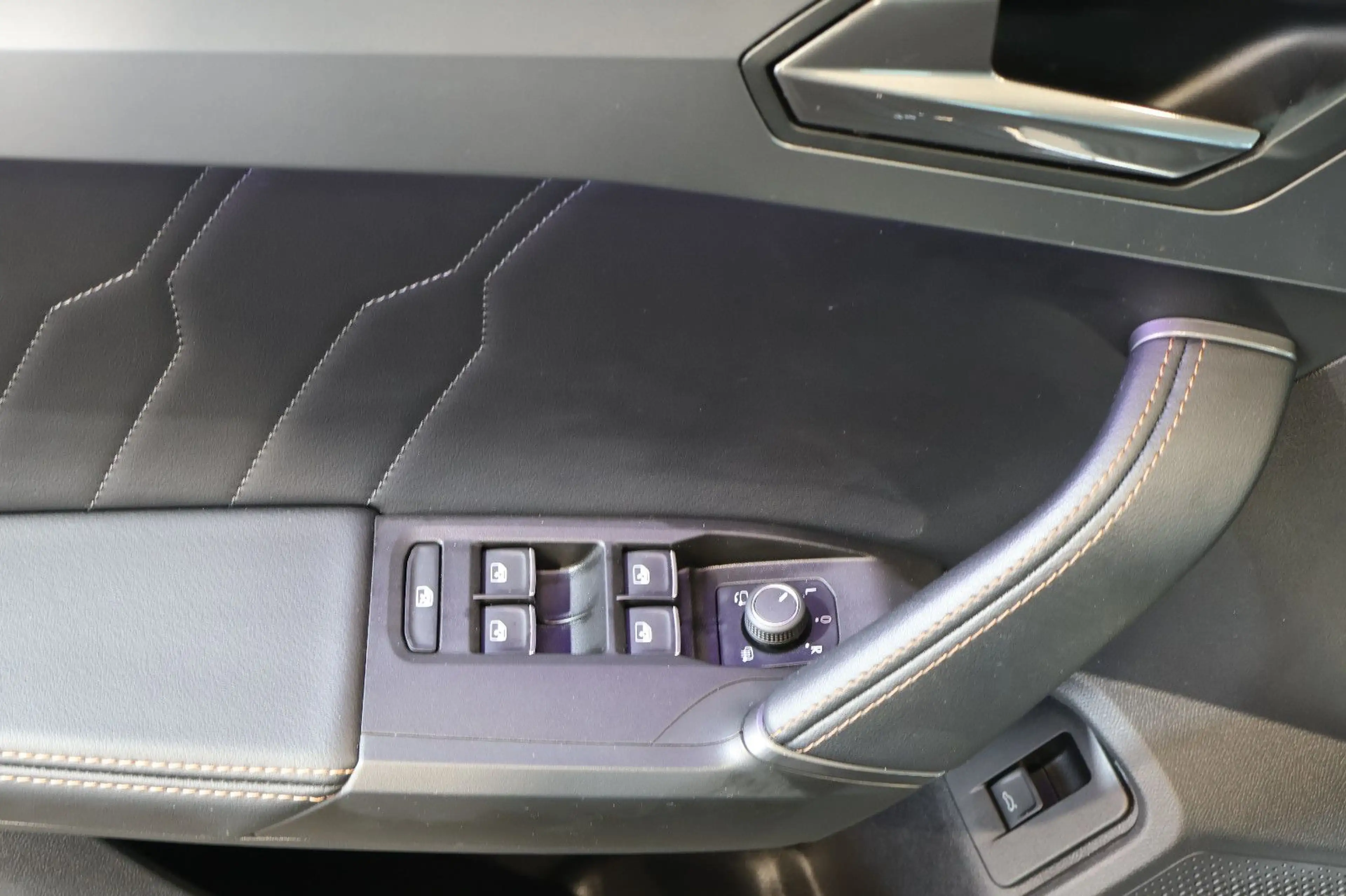 CUPRA Formentor 2.0 TDI 4Drive AID+ACC+KEY+KAM+LED+18" — photo 12