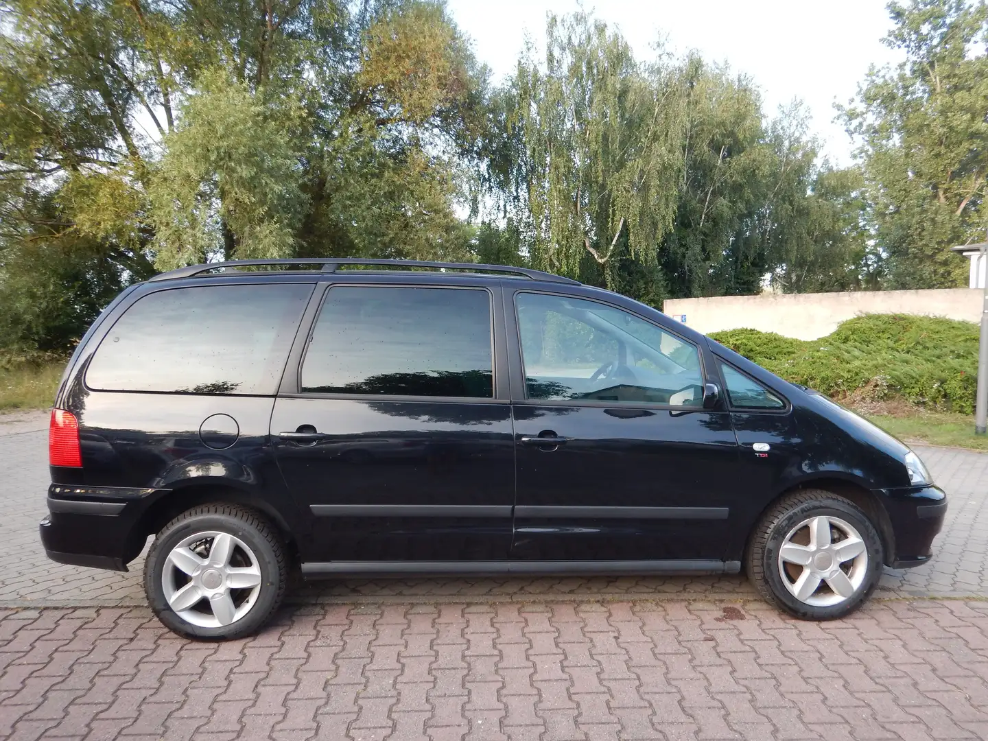 SEAT Alhambra 2.0 TDI DPF Vigo Schwarz - 2