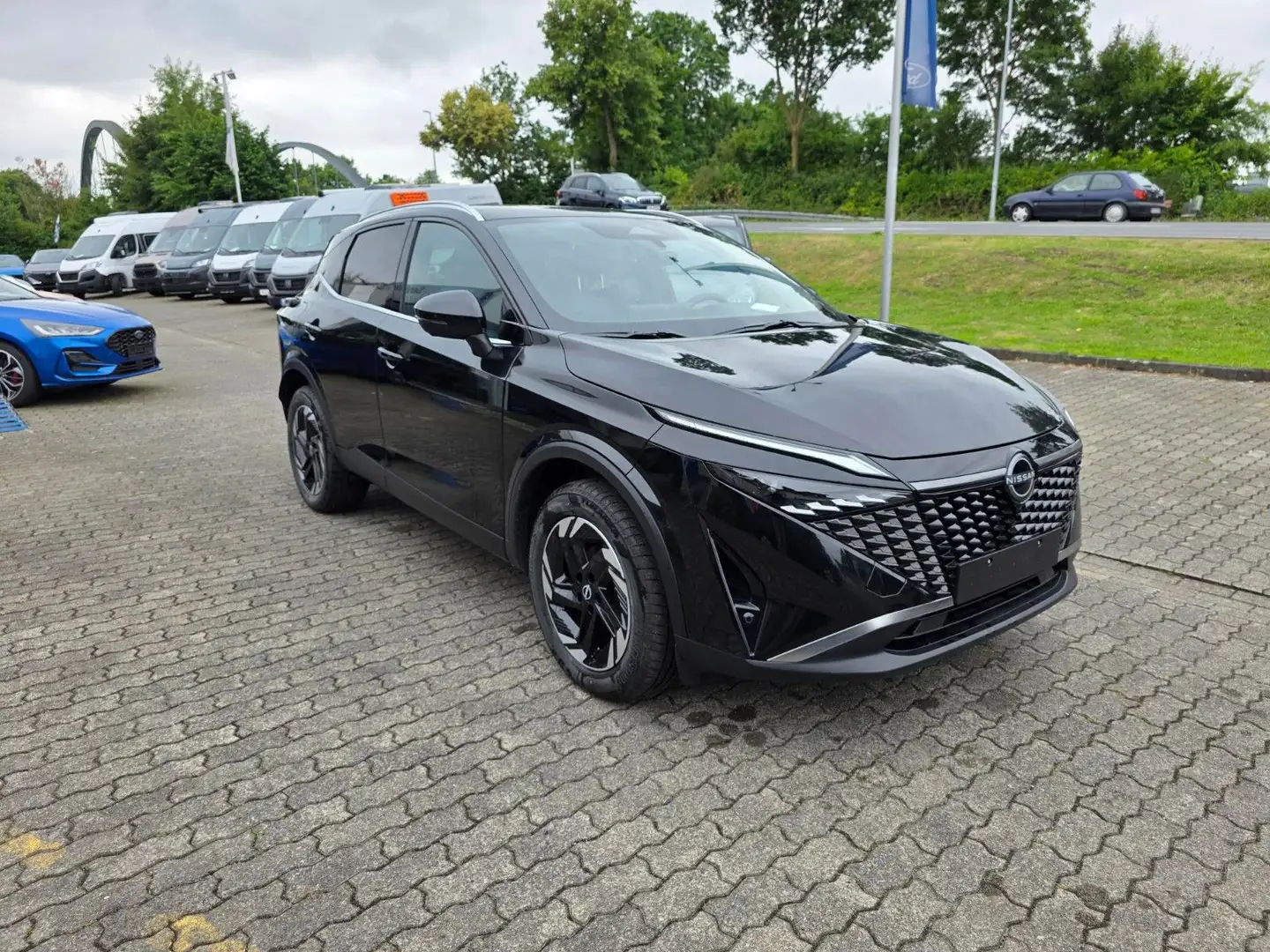 Nissan Qashqai N-Connecta Autom. Navi 360° *FACELIFT* Schwarz - 1