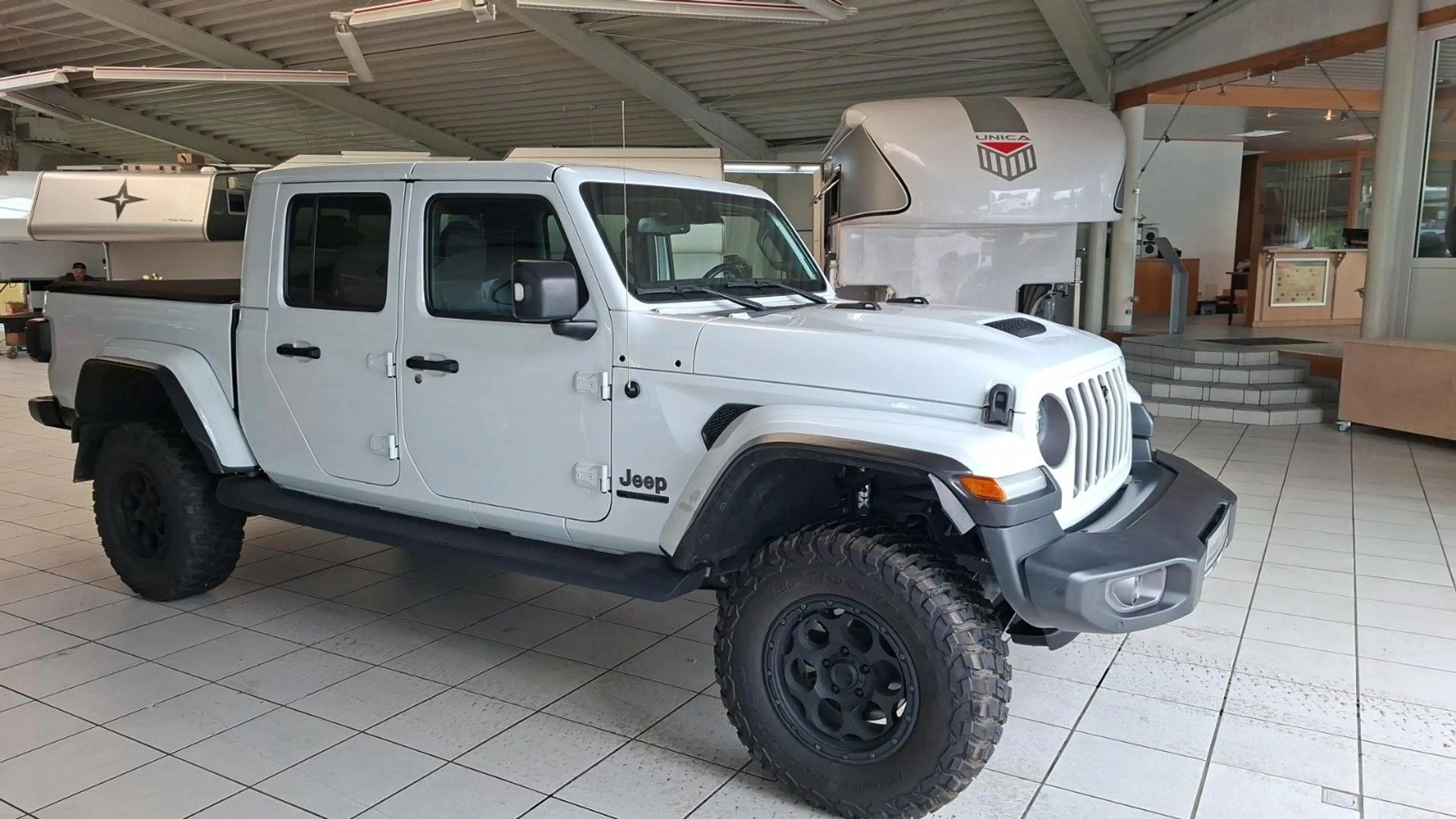 Jeep Gladiator Launch Edition Wohnkabinenfertig — photo 2
