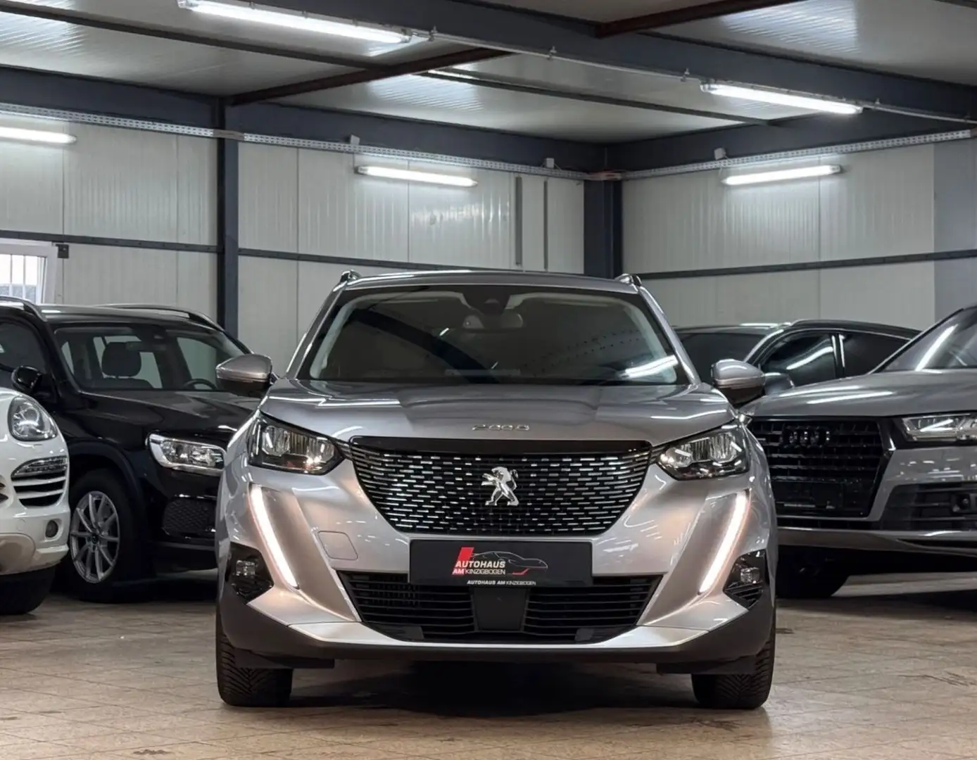 Peugeot 2008 Allure Pack SPUR*DAB*VIR*EcoLED*1.HAND Grau - 2