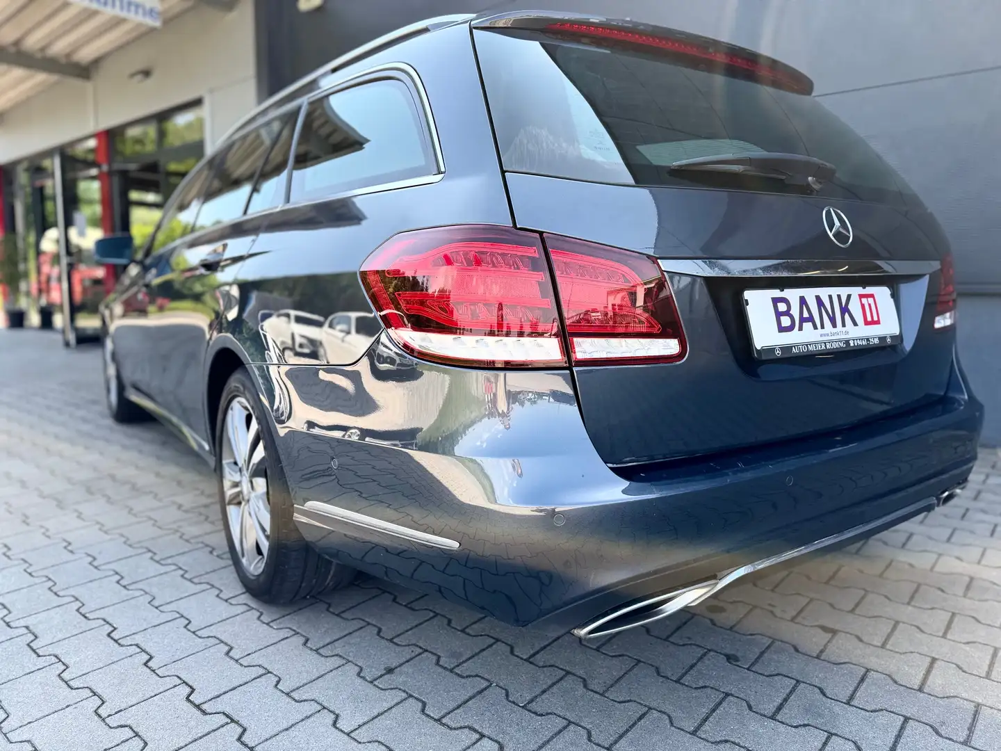Mercedes-Benz E 220 T BlueTec Avantgarde*Navi*LED*PDC*Standheiz.*Leder Gris - 2