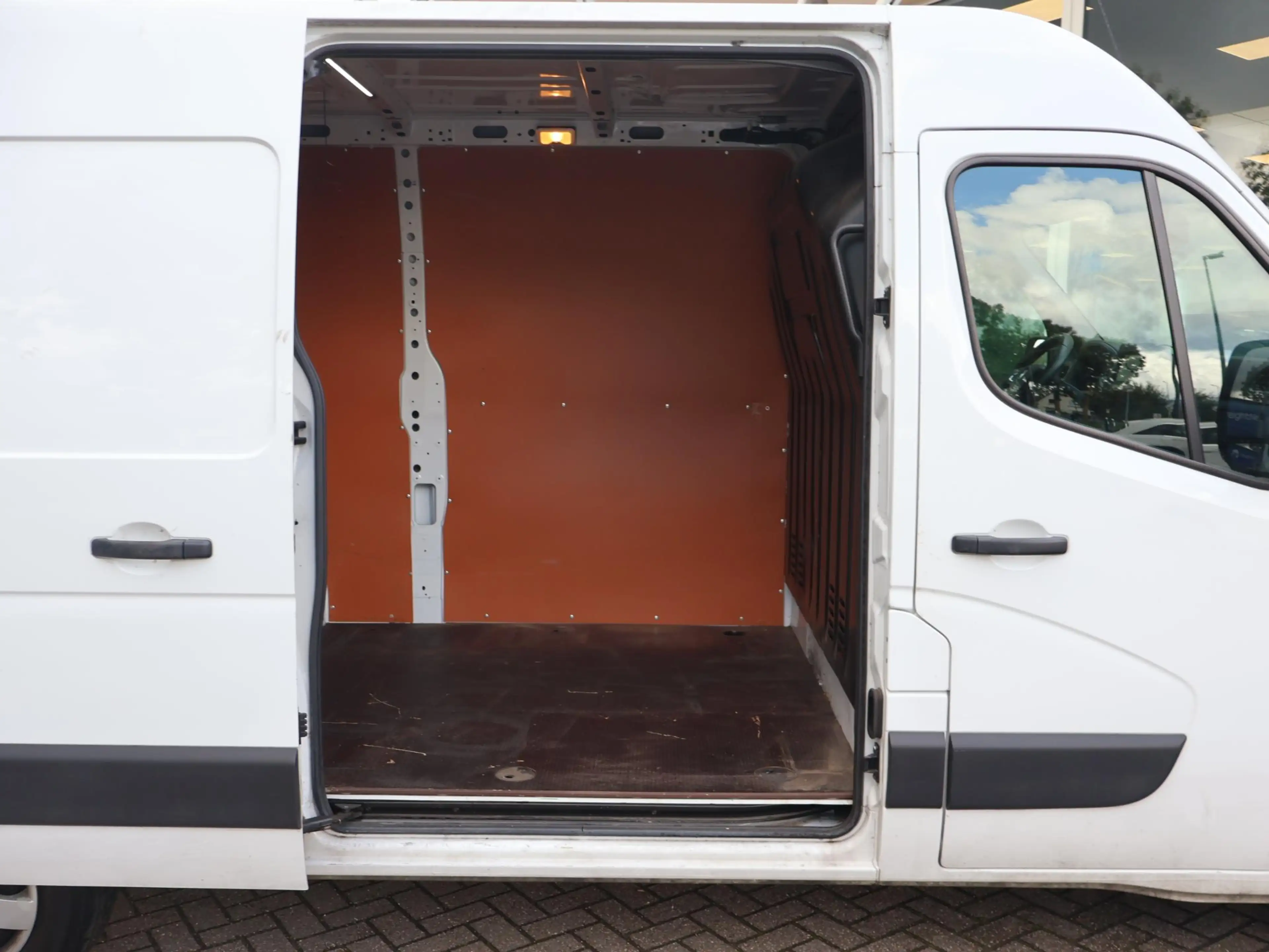 Renault Master T35 2.3 dCi 150 PK L2H2 WORK EDITION + CARPLAY | C — photo 9